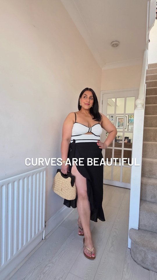 Be honest, did you feel uncomfortable in your clothes this summer?
Were you hiding your body under baggy outfits, hoping no one would notice?
Listen… your curves are not the problem. 💕
It’s not your body, it’s the clothes.
When you learn the key styling tools that show you exactly what suits your shape, everything changes. You’ll start choosing clothes that actually work for you, not against you.
And once you do, I can guarantee you’ll feel more confident, more stylish, and feel more YOU in your new wardrobe. 👗💃
You deserve to shine in clothes that celebrate your shape, not hide it. ✨
👉 Are you ready to style your curves with confidence this Autumn?
DM me today or email me hello@jaschana.com
Let me help you start your style transformation.
#personalstylistessex ##personalstylistlondon #styleover40 #styleconfidence #curvystylecoach #styleservices