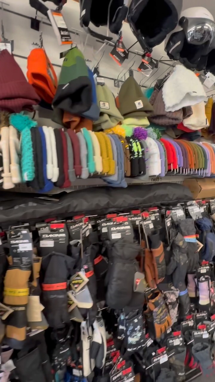 Il est encore temps de faire de bonnes affaires chez Sportrent 1500 – Monêtier ! 🔥
Jusqu’à -50 % sur une sélection de skis et textiles hiver 🎿🧥
Profitez de prix imbattables avant la fin des stocks…
📍 Rendez-vous vite à Sportrent 1500 Monêtier – le paradis du bon plan !
#Sportrent #Monetier #Destockage #BonsPlans #SerreChevalier