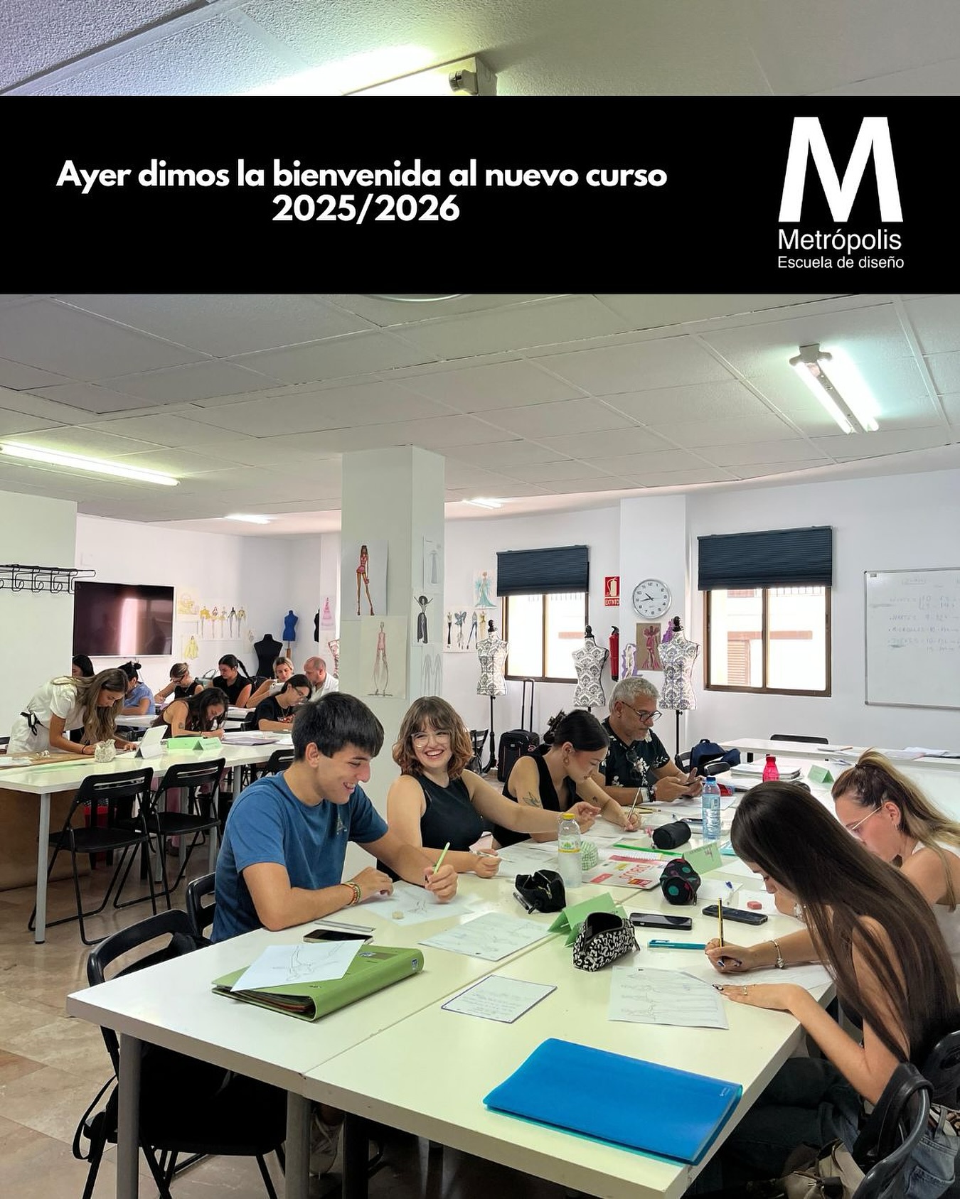 Ayer dimos inicio a un nuevo curso y no podemos estar más ilusionados.
Damos la bienvenida a todos nuestros alumnos, que comienzan una etapa llena de creatividad, aprendizaje y mucho diseño.
¡Que sea un año inspirador para todos!