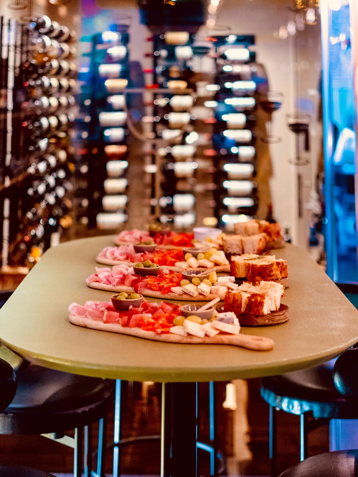 GRAND ANTIPASTI TO SHARE
Our most-loved sharing board at Dalla Terra – perfect for two with a glass of wine, or for groups catching up over food and conversation.
What’s on the board?
🧀 Blue, toma, truffle-infused cow’s milk cheese & 24-month organic Parmigiano Reggiano
🥩 Prosciutto di Parma (16 months), speck & spianata
🫒 Nocellara olives
🍞 Warm rosemary focaccia
📍Find us in Covent Garden’s hidden courtyard
🕒 Opening Hours:
Sunday–Tuesday: 12:30–21:30
Wednesday–Thursday: 12:00–23:00
Friday–Saturday: 12:00–23:30
Walk-ins welcome or book ahead
📷 @tomcyagency
#DallaTerra #CoventGarden #LondonRestaurants #ItalianInLondon #WineBarLondon #CoventGardenRestaurants #AlFrescoDining #LondonAlFresco #LondonWineBar #ItalianWine #WineLoversLondon #FoodieLondon #PreTheatreDining #DateNightLondon #GroupDiningLondon #LondonFoodies #HiddenGemLondon #LondonEats