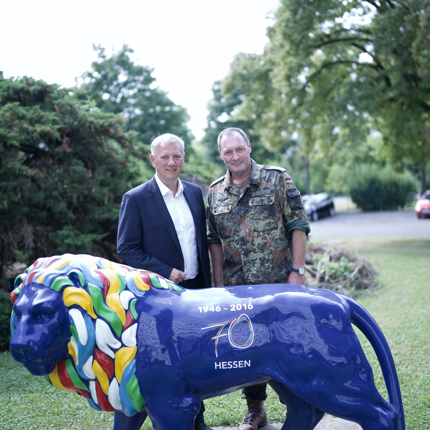 Spannender Austausch mit dem Kommandeur des Landeskommando Hessen der @bundeswehr, Brigadegeneral Holger Radmann. Die Verteidigungsfähigkeit Deutschlands im Kontext aktueller Bedrohungen sowie die im Bundeskabinett beschlossene Neuregelung des Wehrdienstes lieferten reichlich Gesprächsstoff. Auch ist das Landeskommando verantwortlich für die zivil-militärischen Zusammenarbeit mit dem Land Hessen.