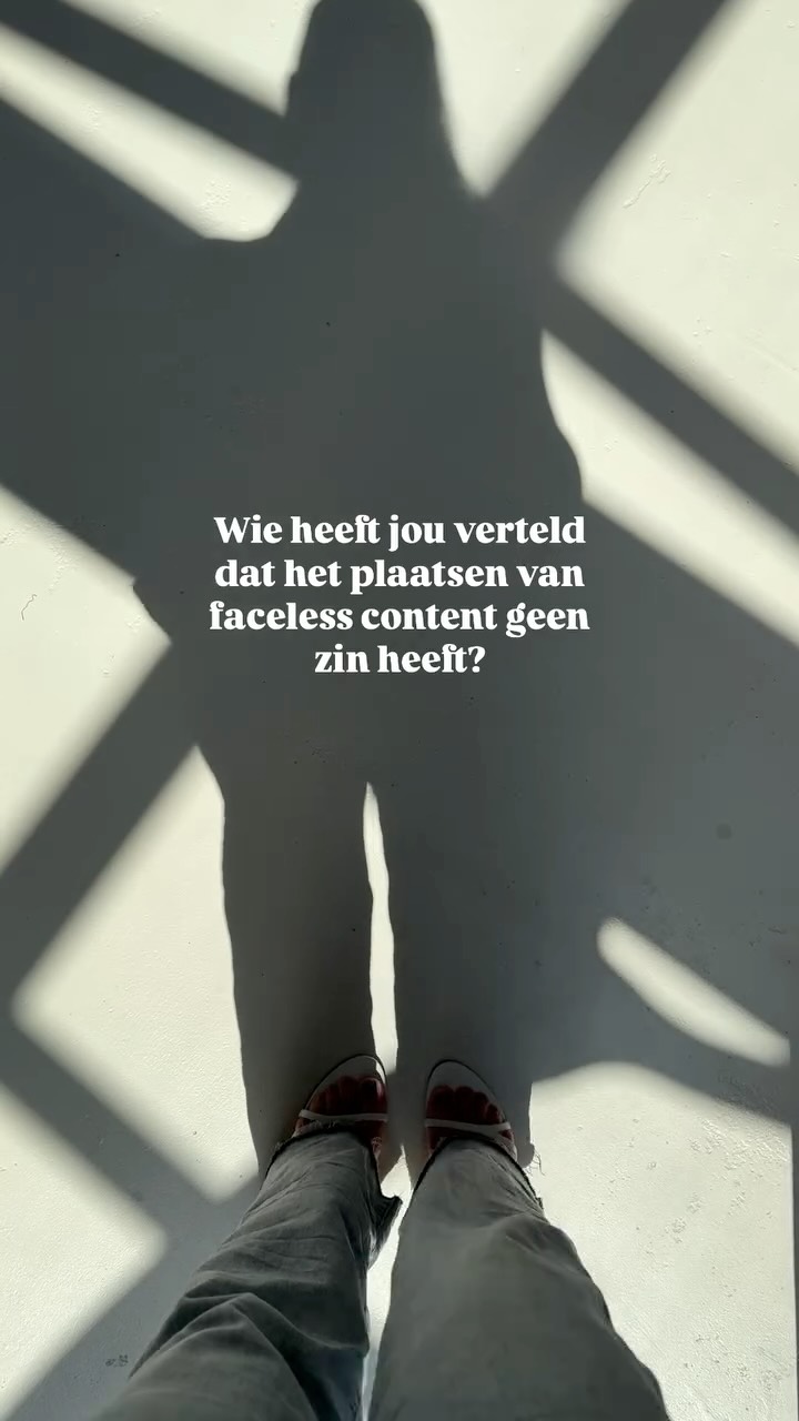 Het plaatsen van faceless content kan wél succesvol zijn! Zolang jouw persoonlijkheid erin terugkomt is dit absoluut de moeite waard.
Ik merk vaak dat ondernemers hier tegenaan lopen; ze willen wel content plaatsen met een persoonlijke touch, maar ze willen niet zelf in beeld komen. Wees gerust, want dat is ook helemaal niet nodig!
Er zijn genoeg manieren om content te plaatsen waarbij je niet herkenbaar in beeld hoeft te komen. Denk bijvoorbeeld aan een foto of korte video van jouw morning coffee ☕️ met daarbij een tekst over jouw plannen voor die dag. Of film een product uit jouw winkel of salon waar jij helemaal weg van bent en vertel waarom! In iedere branche zijn er genoeg mogelijkheden.
Vind je het lastig te bedenken wat voor content jij kan maken? Stuur me een DM want ik denk graag met je mee!
#facelesscontent #behindthescenes #digitalmarketingfaceless #facelesscontentideas #contentideas #zwolle #contentidee #socialmediaplan
