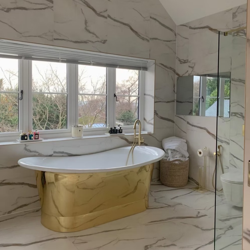 Let's talk estimates. I'm not about faff. I want to always make sure I am making it as easy as pie to book in with me and I am always transparent with my pricing. Estimates aren't an exact science, but you can get a quick and easy estimate online that is completely custom to you. Then I can get you booked in for your initial consultation where we can discuss further, and I can give you a tailor made quote for my cleaning services. If you'd like an estimate, get in touch! 🧽✨