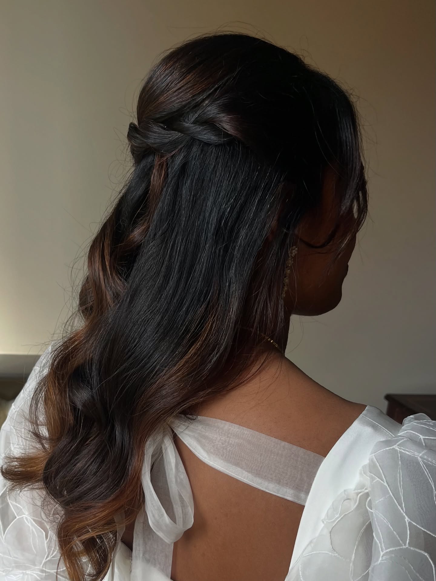 Effortless hair 😍
A super understated wave, paired with a soft twist for the beautiful Sherin ✨
Swipe to see more of this look!