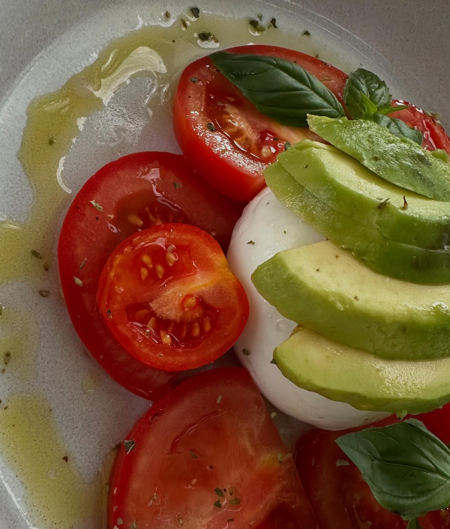 🇮🇹 Ciao amici! ☀️ Wir sind zurück aus der Sommerpause – ab heute sind unsere Türen wieder für euch geöffnet! 🍝🍷
Kommt vorbei, genießt la dolce vita bei uns und reserviert euch euren Tisch ganz einfach über unsere Website.
A presto – wir freuen uns auf euch! ❤️