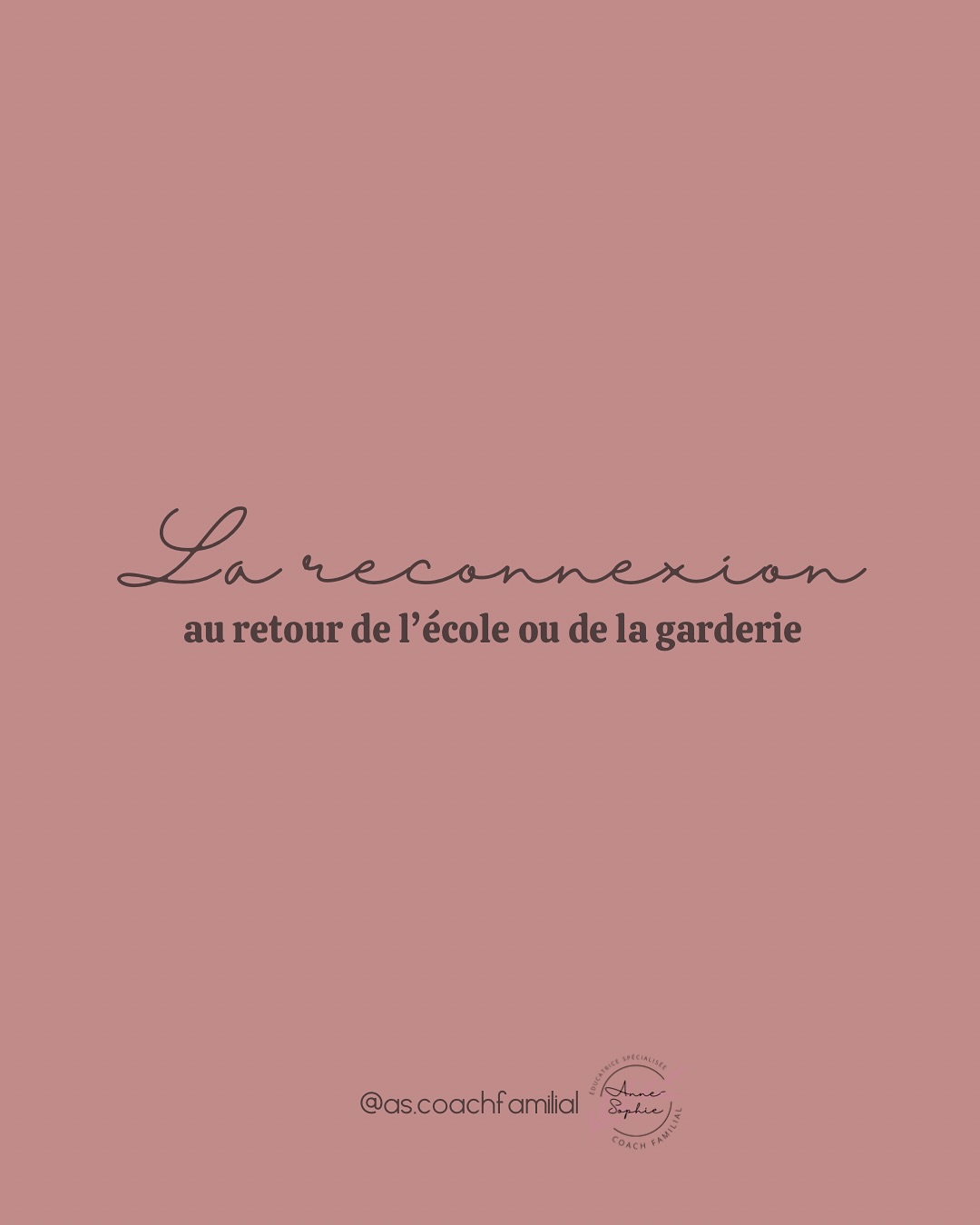 Le retour à la maison après l’école ou la garderie est un moment clé dans la relation parent-enfant.
Durant la journée, la connexion se fragilise un peu : chacun vit ses expériences, ses émotions, ses défis. Retrouver son enfant, c’est l’occasion de reconnecter le fil invisible qui vous relie.
Comment?
✨ En nommant que vous êtes content.e de le retrouver
✨ En exprimant que vous vous êtes ennuyé.e
✨ En offrant un câlin, un petit moment exclusif, un jeu doux
✨ En laissant de l’espace pour qu’il partage à son rythme
En remplissant son réservoir affectif dès le retour, vous facilitez la suite de la soirée : plus de calme, plus de coopération, plus de douceur.
Et vous, avez-vous un petit rituel de reconnexion après la garderie ou l’école? 💛