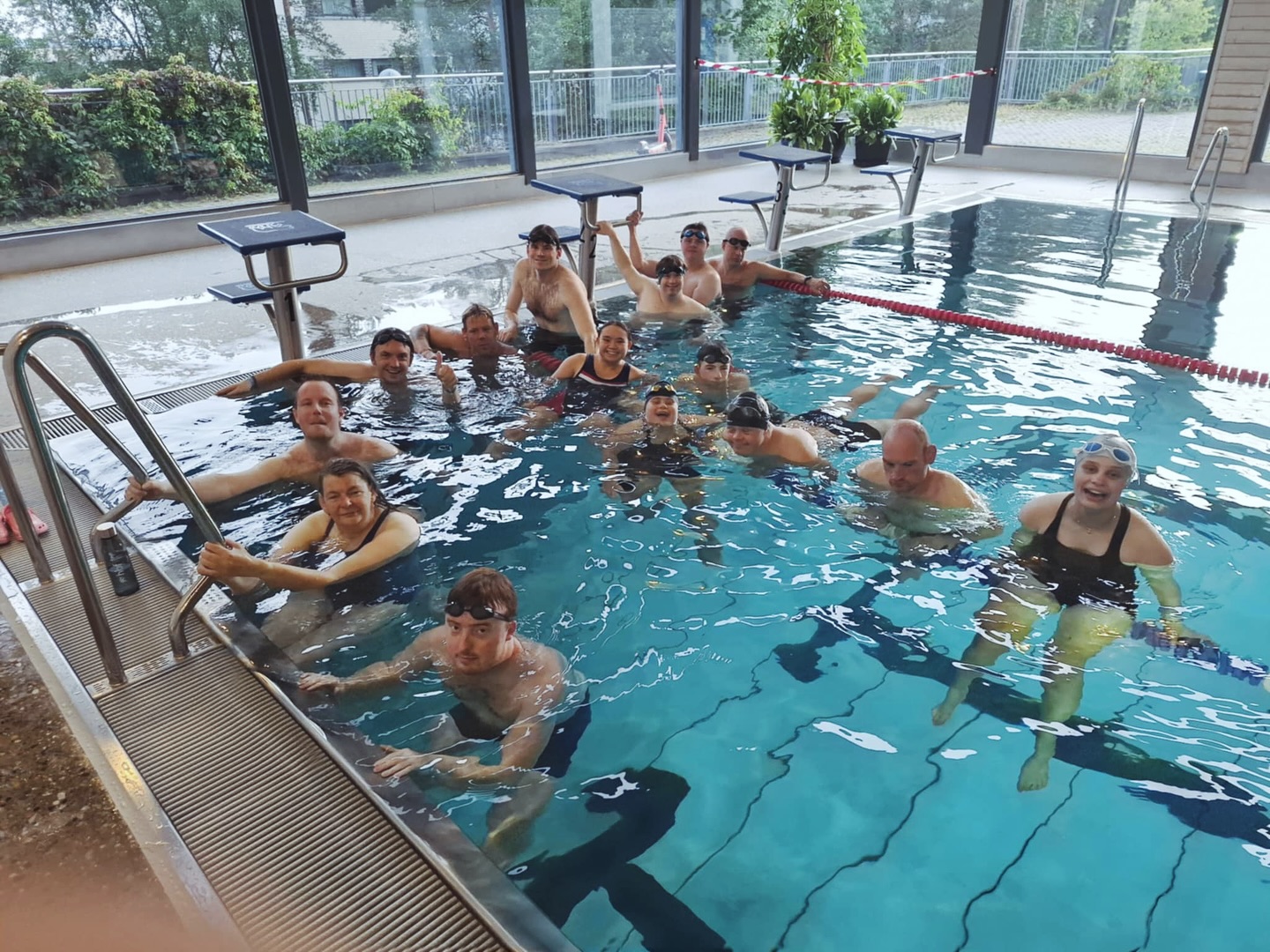 Sesongens første trening for Speed united!
Med stengt Nordtvet holder vi til oppe på Romsås i noen mnd fremover.
Varmtvannsbasseng og trangere plass enn vi er vant med, men det tåler vi 💪
Bruker september og oktober til å finslipe teknikk.
Deilig å være i gang igjen 🤩