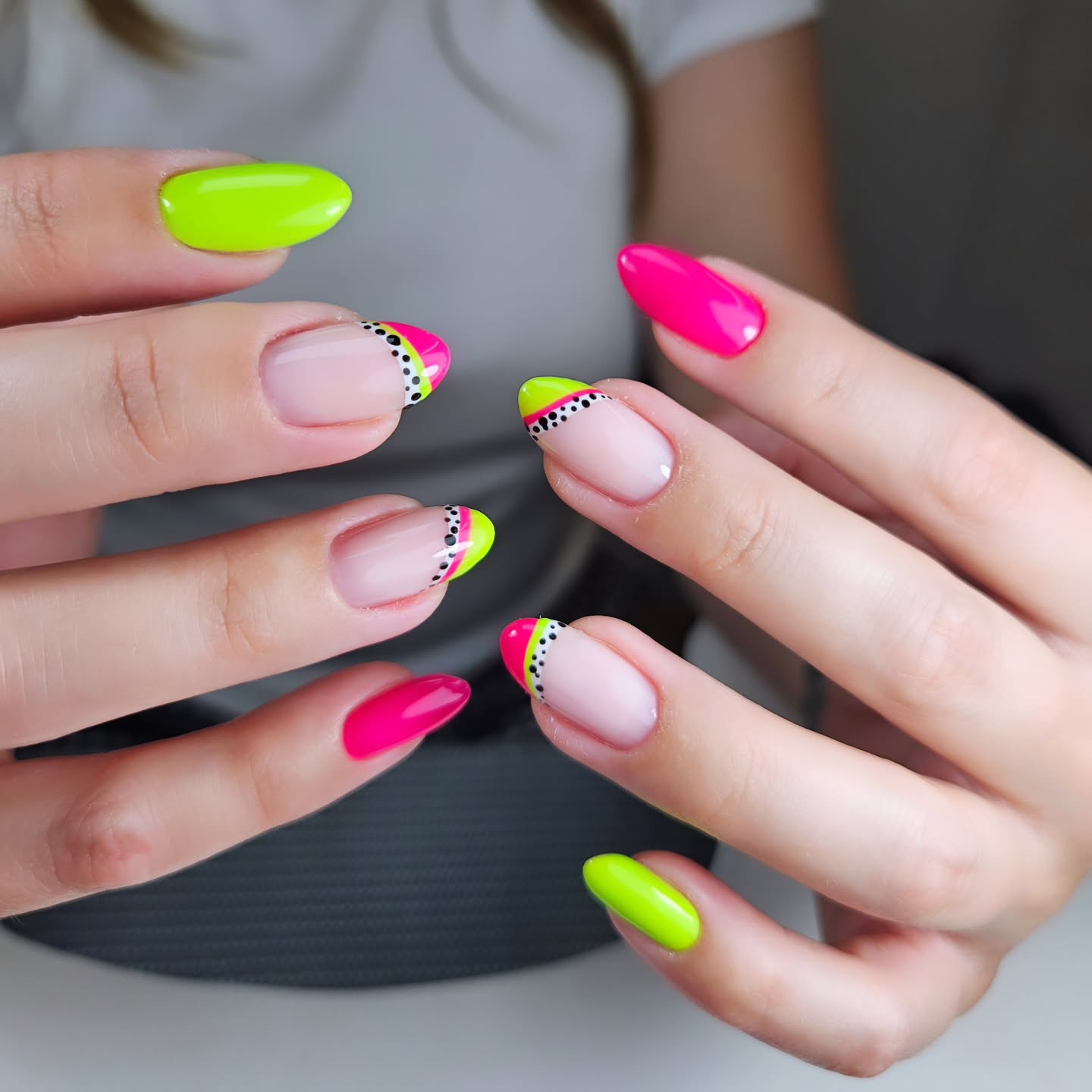One more last chance for the summer ☀️
@emi_uk_distribution
#brightnails #neonnails #neongels #manicurist #nailpro #nailprofessional #nailpassion #blackwaternails #nailsof2025 #nailtrends #nailtrends2025