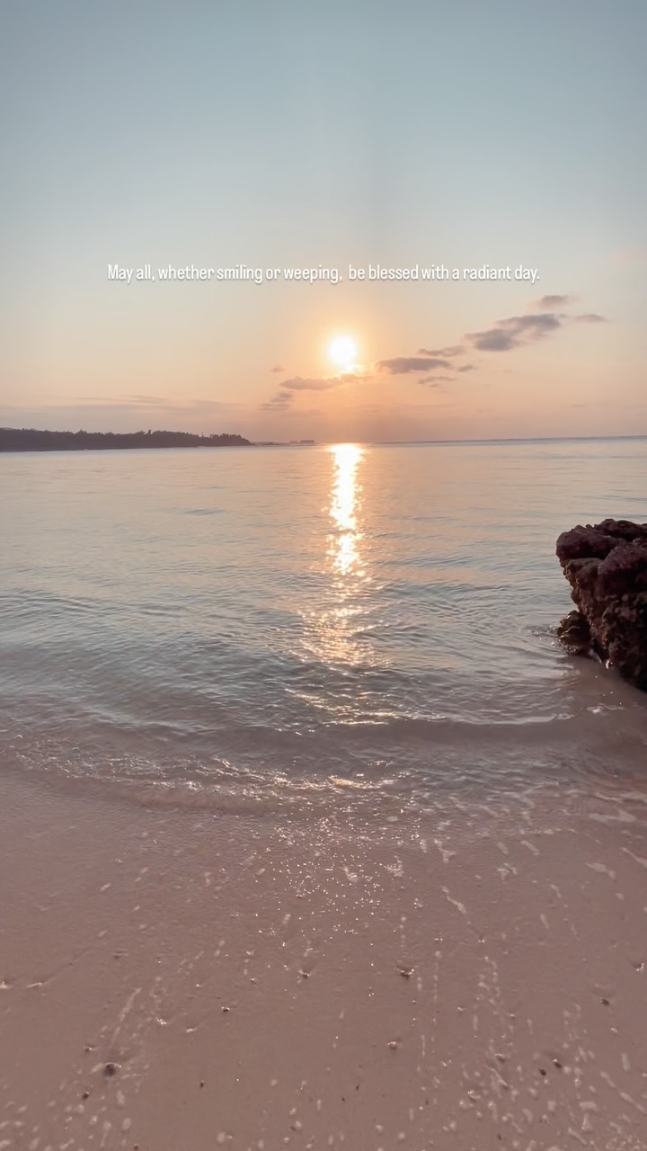 May all, whether smiling or weeping,
be blessed with a radiant day.
#sunset #beautifulday #life
#okinawa #369meteor #okinawaprivatespa
#mindfulness #positivevibes