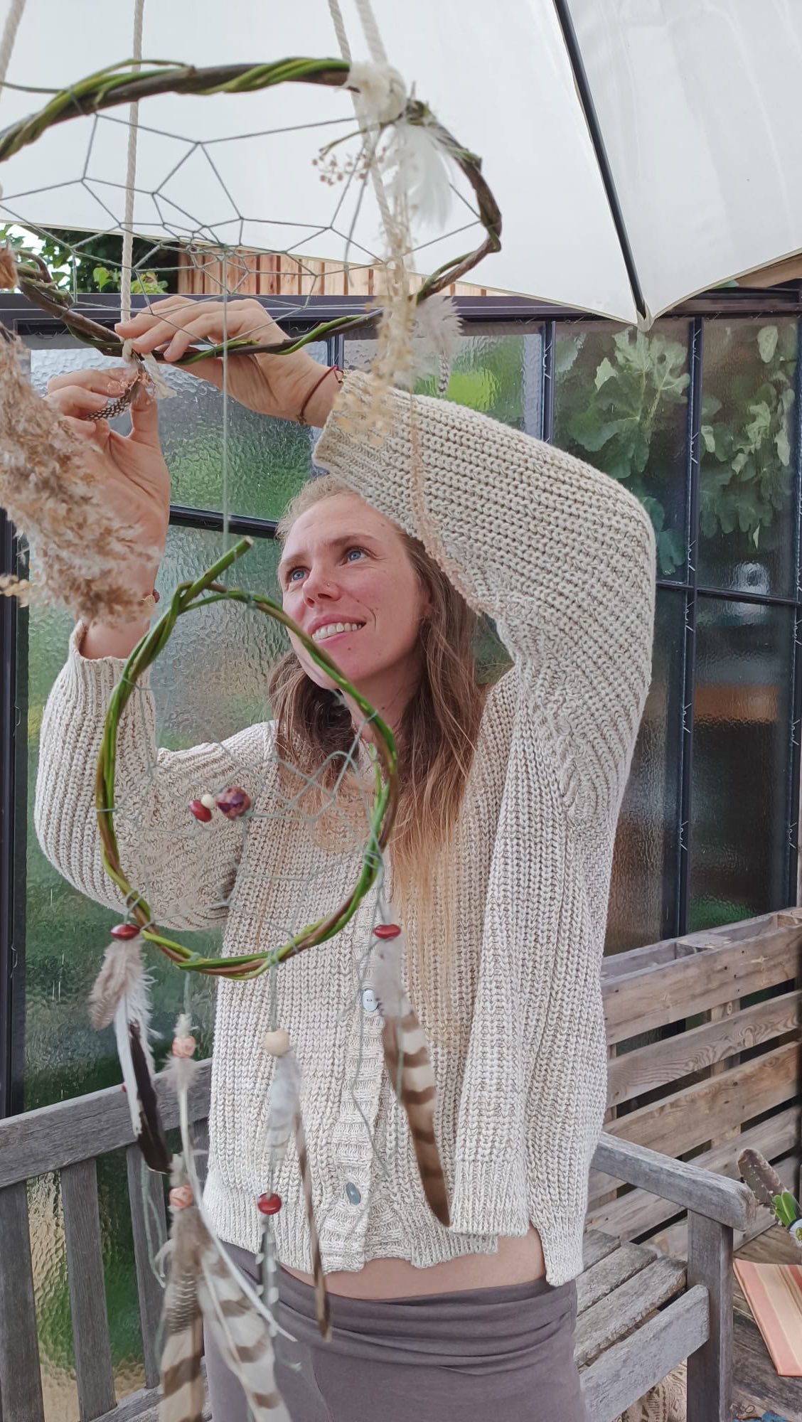 ✨ jedes Mal wenn’s mir gelingt den Kopf auszuschalten, und ich mich von meiner Intuition führen lasse, überrascht mich das Ergebnis, und es zeigt mir eine Schönheit die ich so nicht erwartet hätte!
Und genau dieses Vertrauen darf ich ins Leben tragen:
♥️Perfektion loslassen!
♥️ Dem Prozess vertrauen
Und mich immer wieder von meiner inneren Stimme leiten lassen ✨
Danke @steingardenvibe für dich, diesen wunderschönen Ort den du geschaffen hast, und den wertvollen Raum den du zur kreativen Entfaltung öffnest!
#creativeflow #divineféminine #wildwoman #kreativsein #perfectlyimperfect #stepintotheflow