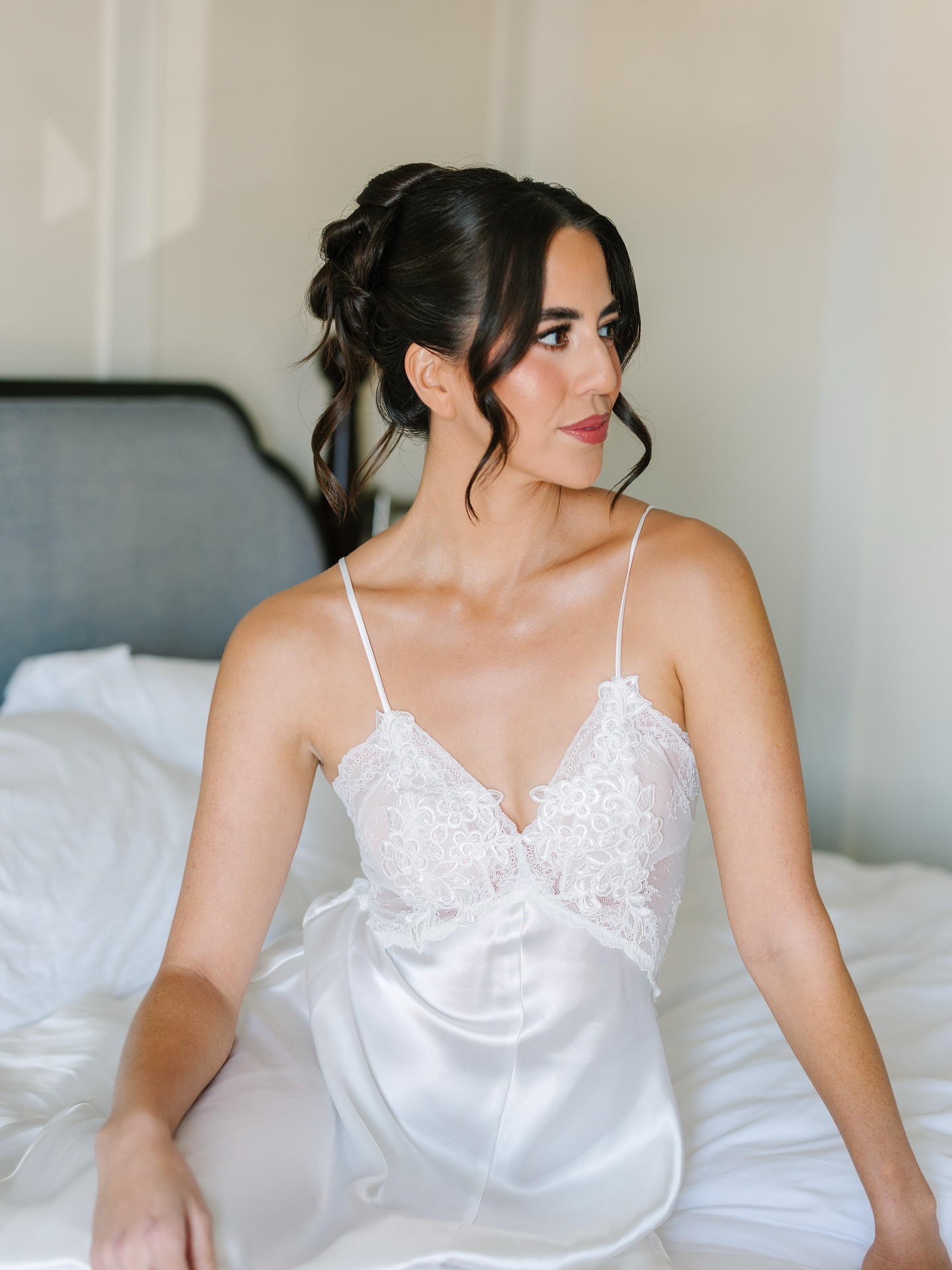 The most radiant bride ✨ Amanda looked like an absolute dream on her wedding day. What an honor to be part of such a special day 💍🤍