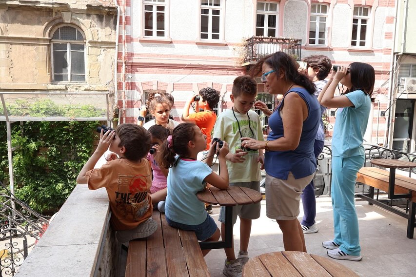 🌱 EcosySTEM’in ikinci pilot çalışması tamamlandı!
Ağustos ayında yeni öğrenci grubumuzla bir kez daha doğa ve bilimi buluşturduk.
Çocuklar ekosistemleri yerinde gözlemledi, kendi su filtrelerini tasarladı, atıklardan yararlı ürünler üretti ve güneş enerjisiyle çalışan arabalarını hayata geçirdi. ☀️💧♻️
Her modülde keşfeden, üreten ve paylaşan çocuklar bize bir kez daha gösterdi:
E-STEM, geleceğin sürdürülebilir dünyası için güçlü bir başlangıç. 🌍✨
—
🌱 EcosySTEM's second pilot study has been completed!
In August, we brought nature and science together once again with our new group of students.
The children observed ecosystems in situ, designed their own water filters, produced useful products from waste, and brought their solar-powered cars to life. ☀️💧♻️
In each module, the children who explored, created, and shared showed us once again:
E-STEM is a powerful start for a sustainable future. 🌍✨
#interregnext #interregnextbsb #stemforkids