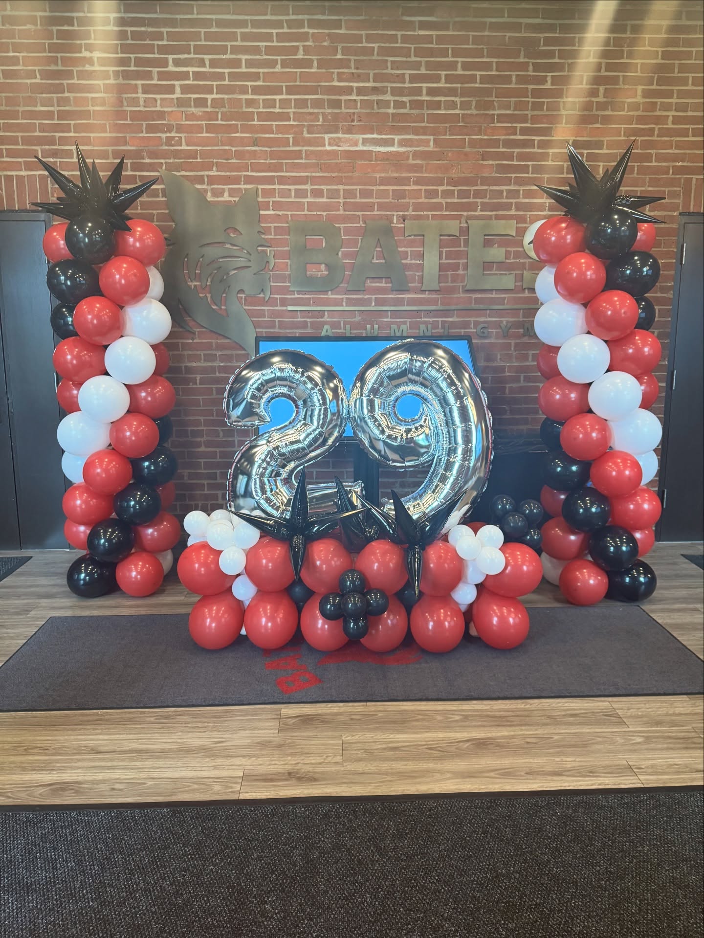 Wishing the class of 2029 an amazing year!
#balloons #balloonartist #batescollege #pippyspoppinballoons #ballooncolumns #maineballoonstylist #maineevents