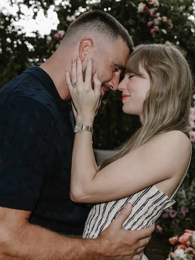 - Chances of winning the French lottery: 1 in 19 million ✨
- Chances of being chosen to officiate Taylor & Trav’s wedding: 1 in 50,000 💍
I know it’s only a slim chance but when I see how much faith my husband puts into the French lottery each month and since my odds are clearly way higher, I’ll simply keep my phone close… and as Travis envisioned his future clearly with success, I’ll imagine mine unfolding with the same grace ❤️
🇫🇷 🇫🇷 🇫🇷
- Chances de gagner au loto: 1 sur 19 millions ✨
- Chances d’être choisie pour officier le mariage de Taylor & Trav : 1 sur 50 000 💍
Je sais bien que la fenêtre des possibles est étroite, mais quand je vois avec quelle foi mon mari joue au loto chaque semaine, et puisque les statistiques sont clairement davantage en ma faveur, je vais garder mon téléphone à portée de main au cas où… et comme Travis a imaginé son avenir manifestement avec succès, je vais imaginer que le mien connait le même destin.❤️
#weddingceremony #weddingcelebrant #weddingofficiant #weddingvows #weddingday #weddinginspiration #lovestory #TaylorAndTravis #TravisAndTaylor #destinationweddings #tnt #ceremonielaique #officiantedeceremonie #officiantdeceremonie #celebrantinparis #taylorswift #taylorswiftwedding
photo 2 : @theparisphotographer
Photo 3 : @maddy.christina.photo
Photo 4 : @sarahstefaniofficial
Photo 5 : @gregfinck
Photo 6 : @ctphoto23
Photo 7 : @ryanwardfilmandphoto
Photo 8 : @gregfinck
Bride to be : @taylorswift
Groom to be : @killatrav