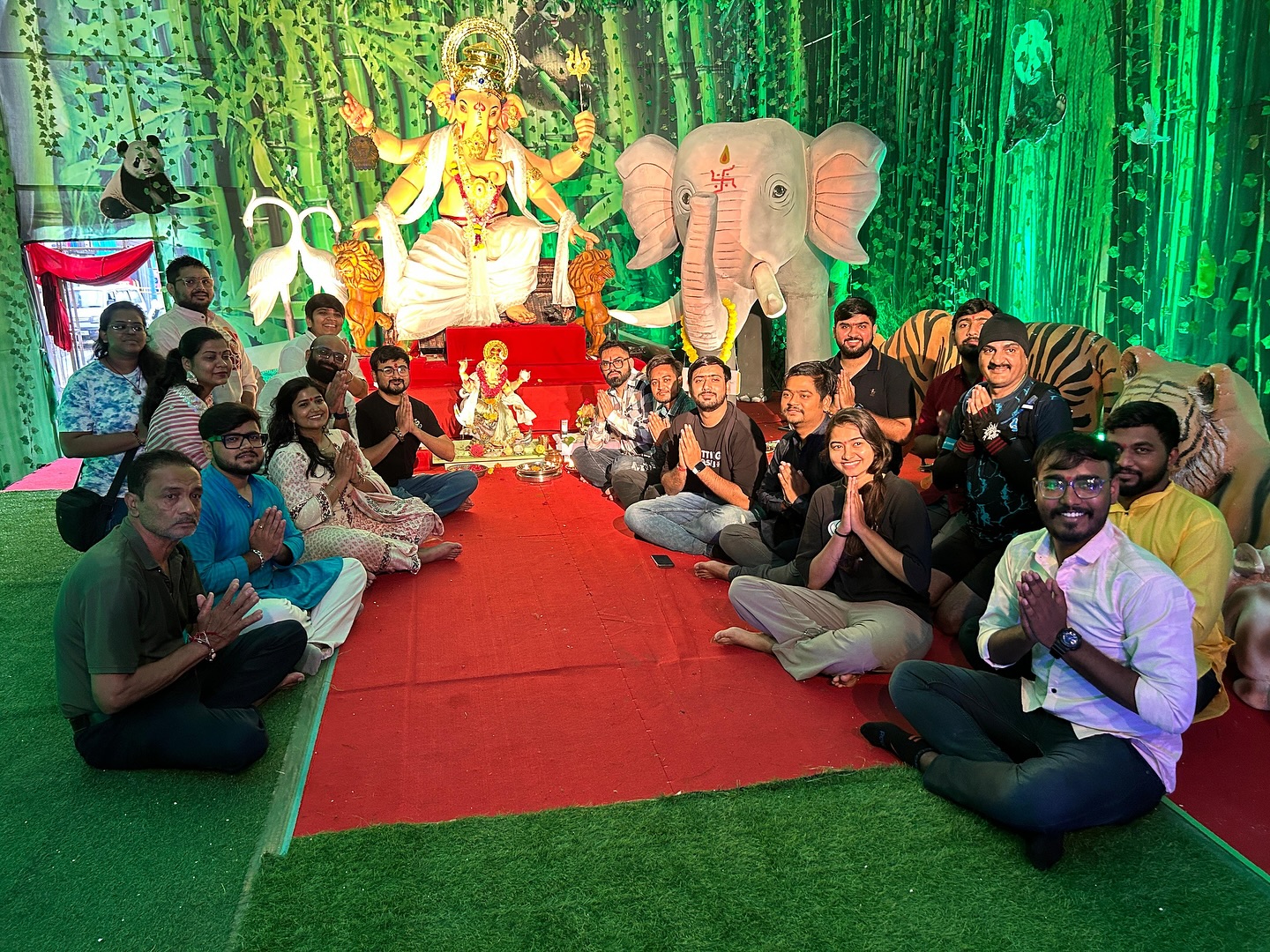 आज राधाष्टमी के पावन अवसर पर हमे गणपति बप्पा की पूजा और आरती करने का सौभाग्य प्राप्त हुआ, @garden_group_surat के सप्रेम आवकार के लिए हम कृतज्ञता व्यक्त करते है, गणपति बप्पा की कृपा हम सभी पर बनी रहे और हमे सकारात्मक ऊर्जा के साथ आगे बढ़ाते रहे .
बोलो गणपति बप्पा मोरया 🙏🏻🙏🏻