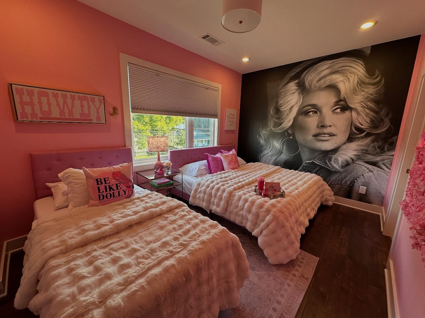 If you were staying at Bach Nashville #airbnb, which room do you prefer? Dolly vs Taylor?
What’s your favorite? #follow #art #instagram