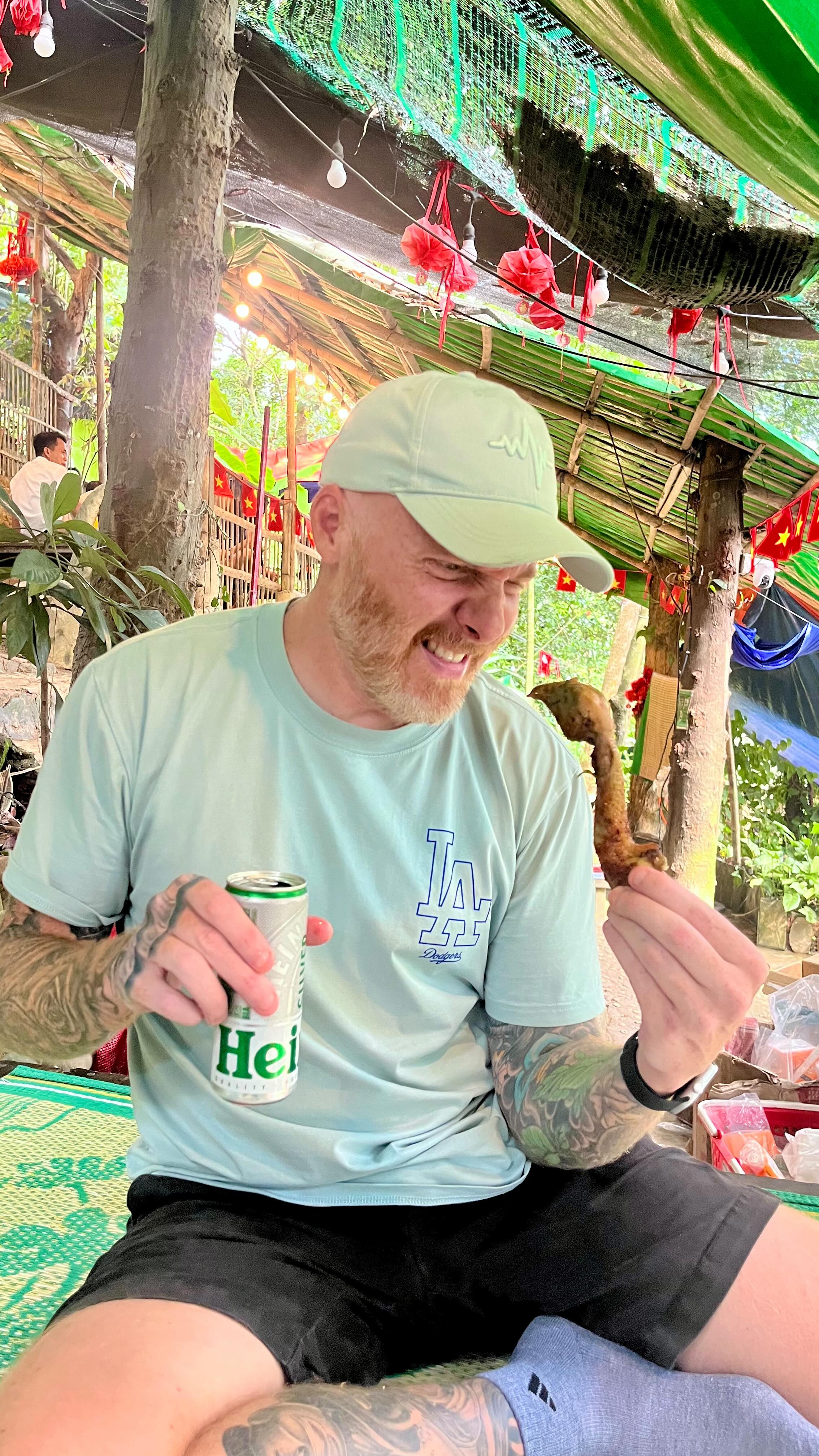 A true Vietnamese mountain experience 🇻🇳✨ Sitting at a low table with no chairs, I enjoyed an authentic meal straight from nature. Fresh fruit, natural chicken, and even rabbit for the first time 🐇🍗🍊. To top it off, a cool refreshing Heineken while surrounded by stunning mountain views 🍻⛰️.
This is what travel is all about. Real flavors, local traditions, and unforgettable moments. 🌍
#VietnamFood #VietnamTravel #FoodieAdventures #AuthenticVietnam #TheAdventuresOfSimo