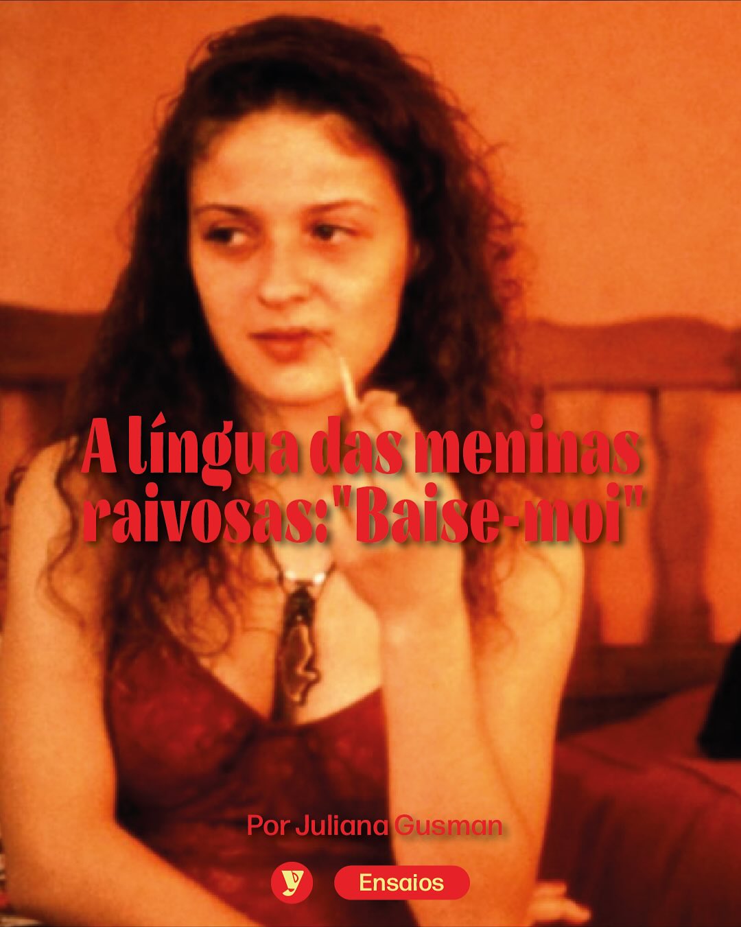 “Baise-moi não é uma fantasia de vingança: é uma ruptura. Uma implosão da vítima dócil, um grito de fúria contra a feminilidade domesticada.”
No ensaio de Juliana Gusman, o cinema de Virginie Despentes e Coralie Trinh Thi é lido como uma explosão política — onde o corpo feminino deixa de ser campo de obediência para se tornar campo de guerra.
Um texto que nos desafia a pensar o desejo, a raiva e o prazer como formas de insurgência. Feminismo sujo, impuro, inegociável. 🩸
📖 Leia no site
www.sarayrosa.com
ou no link da bio 🔗
#baiseMoi #virginiedespentes #feminismoradical #cinemafeminista #corposindomáveis #teoriakingkong #ensaiosfeministas #sarayrosa #cineiberoamericano #fúriacriativa
🇪🇸
Baise-moi no es una fantasía de venganza: es una ruptura. Una implosión de la víctima dócil, un grito de furia contra la feminidad domesticada.
En este ensayo, Juliana Gusman lee el cine de Virginie Despentes y Coralie Trinh Thi como una detonación política — donde el cuerpo femenino deja de ser objeto pasivo y se convierte en terreno de revuelta.
Un texto que nos empuja a pensar el deseo, la rabia y el placer como formas de insurrección. Feminismo sucio, impuro, innegociable. 🩸
📖 Léelo en
www.sarayrosa.com
o en el link en la bio 🔗
#baiseMoi #virginiedespentes #feminismoradical #cinefeminista #cuerposindomables #teoriakingkong #ensayosfeministas #sarayrosa #cineiberoamericano #furiacreativa
