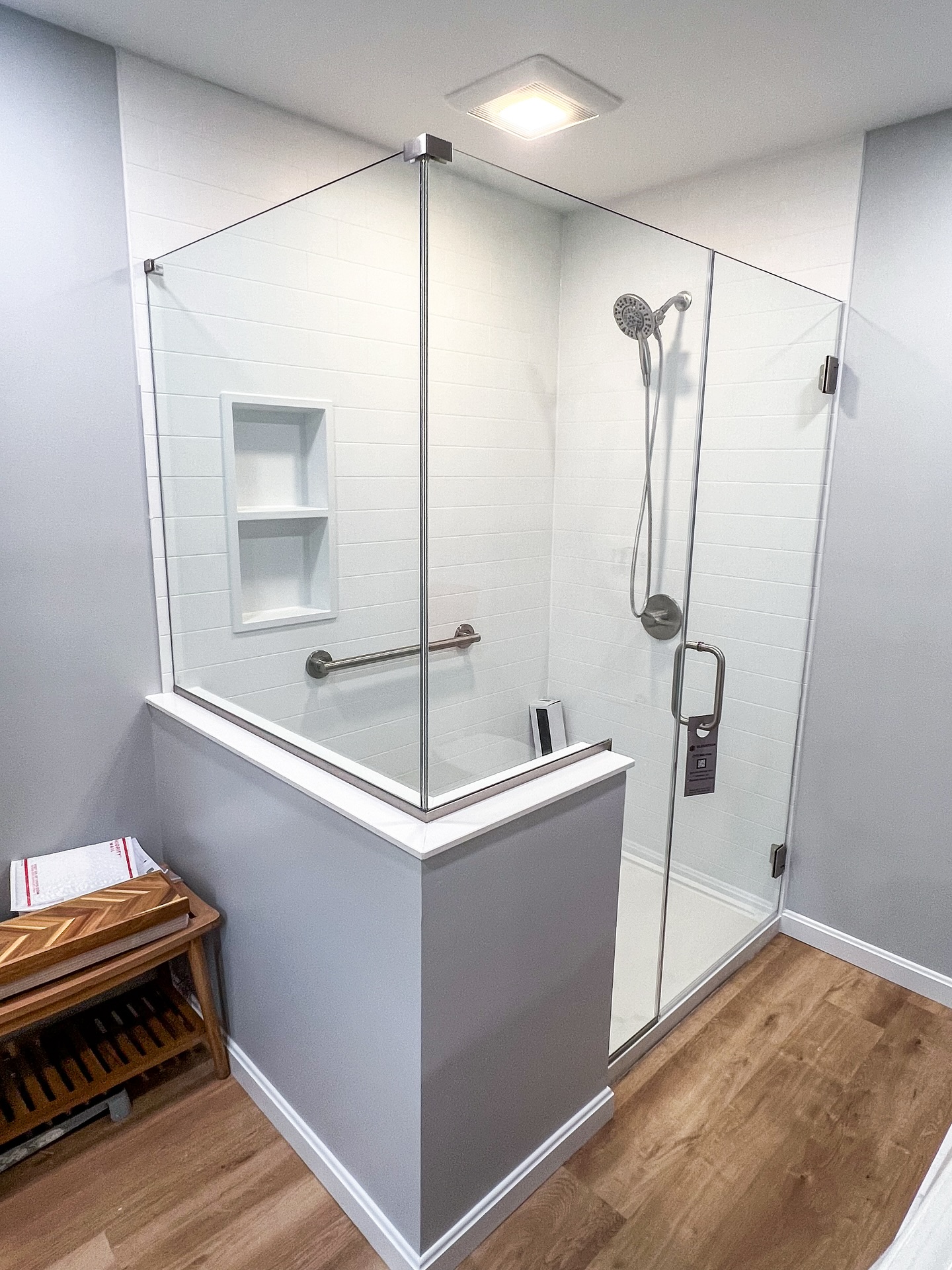 Four showers, four fits. Different layouts, same obsession with the details 🤩
#shower #glassshowerdoor #custom #custombathroom #bathroomdesıgn #centralpa #showerdoors #customglass #glassinstallation