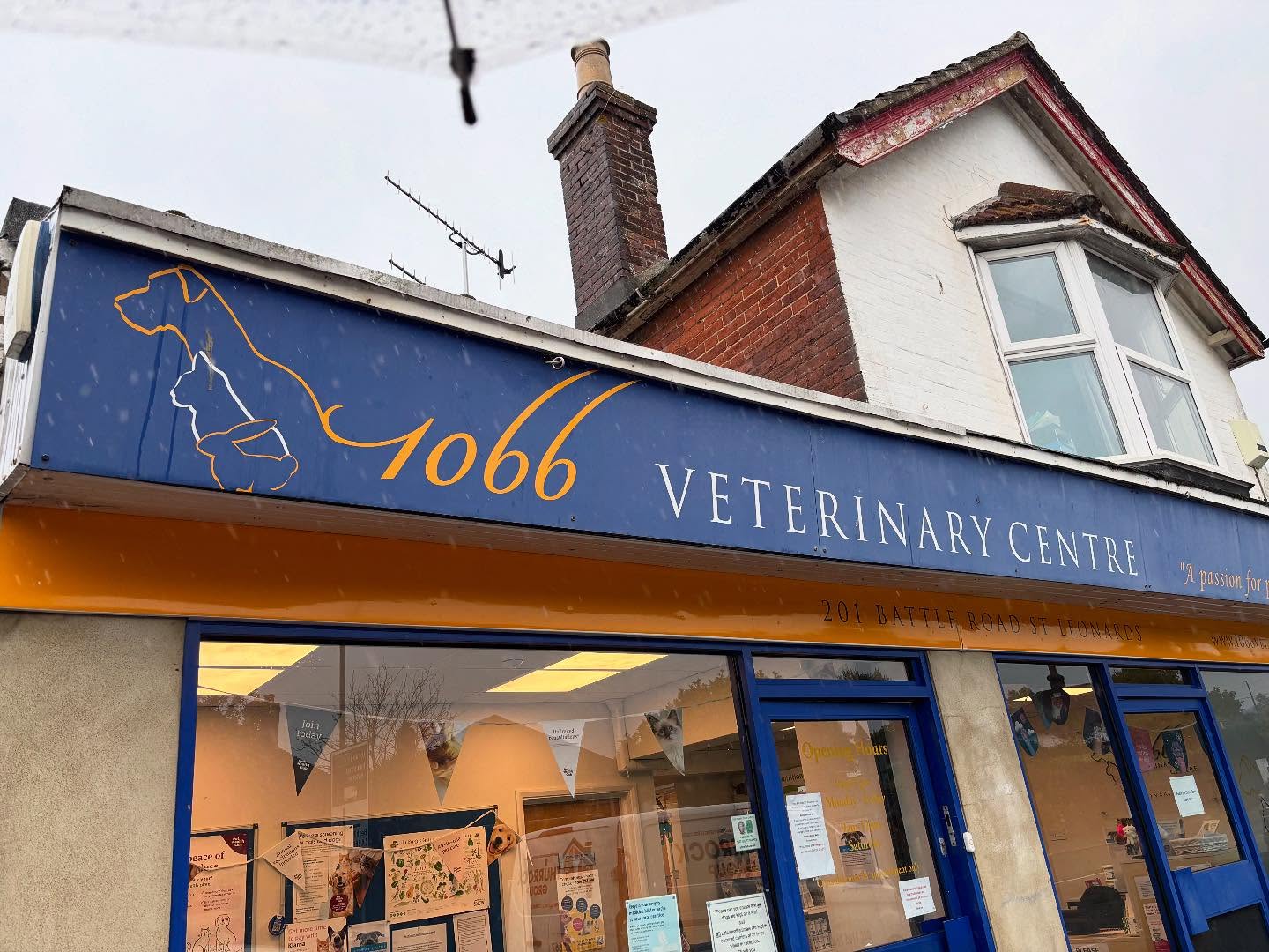 Big thank you to 1066/Sussex Coast Vets for inviting me in to provide in house training for them 💕👍🐾 I had a fab time meeting you all and guiding you through how to use the Multi Parameter. We discussed ECGs, Capnography, Blood Pressure and Pulse Oximetry ⭐️ We are now fully booked for in house training for 2025, we have a few slots left for online training- you’re always welcome to get in touch if you’d like to know more 🥰