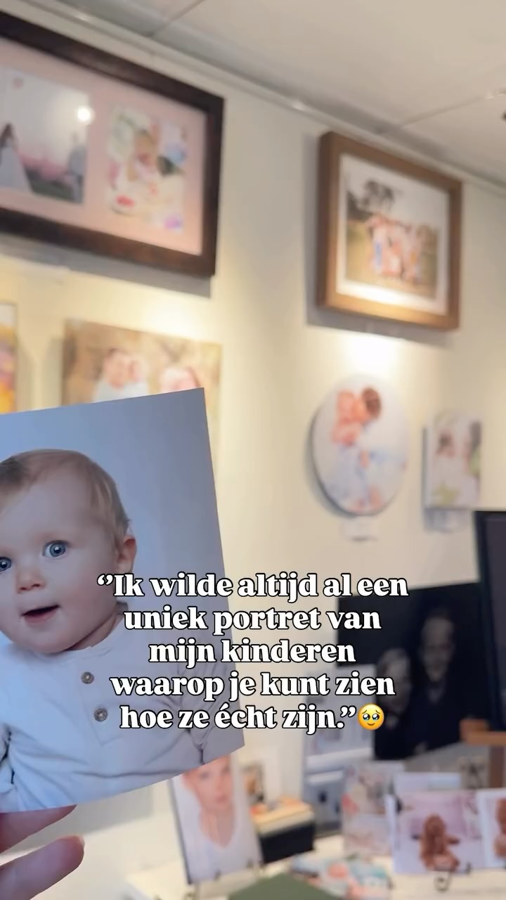 Je wilt al zo lang een uniek portret van je kinderen, maar er komt steeds iets tussen. Het drukke gezinsleven, school, werk, sport, hobby’s, vrije tijd…
Ik hoef je niet te vertellen dat de tijd voorbij vliegt😱
Misschien lukte het eerder niet zoals je hoopte, of denk je dat je kinderen nooit stil blijven zitten. In mijn studio draait het juist om die pure, ongedwongen momenten. Geen stress, geen gedoe, maar wél met tijdloze portretten als resultaat die je met volle trots aan de muur kunt hangen of cadeau kunt geven😍
Dit wil toch iedere ouder?!
Ik heb goed nieuws voor je!🎉 Tijdens de Kids Studio Portretweek in de herfstvakantie (20 t/m 24 oktober) krijg je de kans om dit eindelijk te doen.
⚠️ Vanaf dinsdag 9 september om 10:00 uur kun je je datum en tijdslot reserveren. Wees er op tijd bij, want beperkt plek & vol = vol!
#kinderfotografie #kinderfotograaf #kinderfoto #kinderfotoshoot #kidsstudio #kidsstudioportret #kinderportret #fotograafwinterswijk #fotograafachterhoek #fotograafgelderland