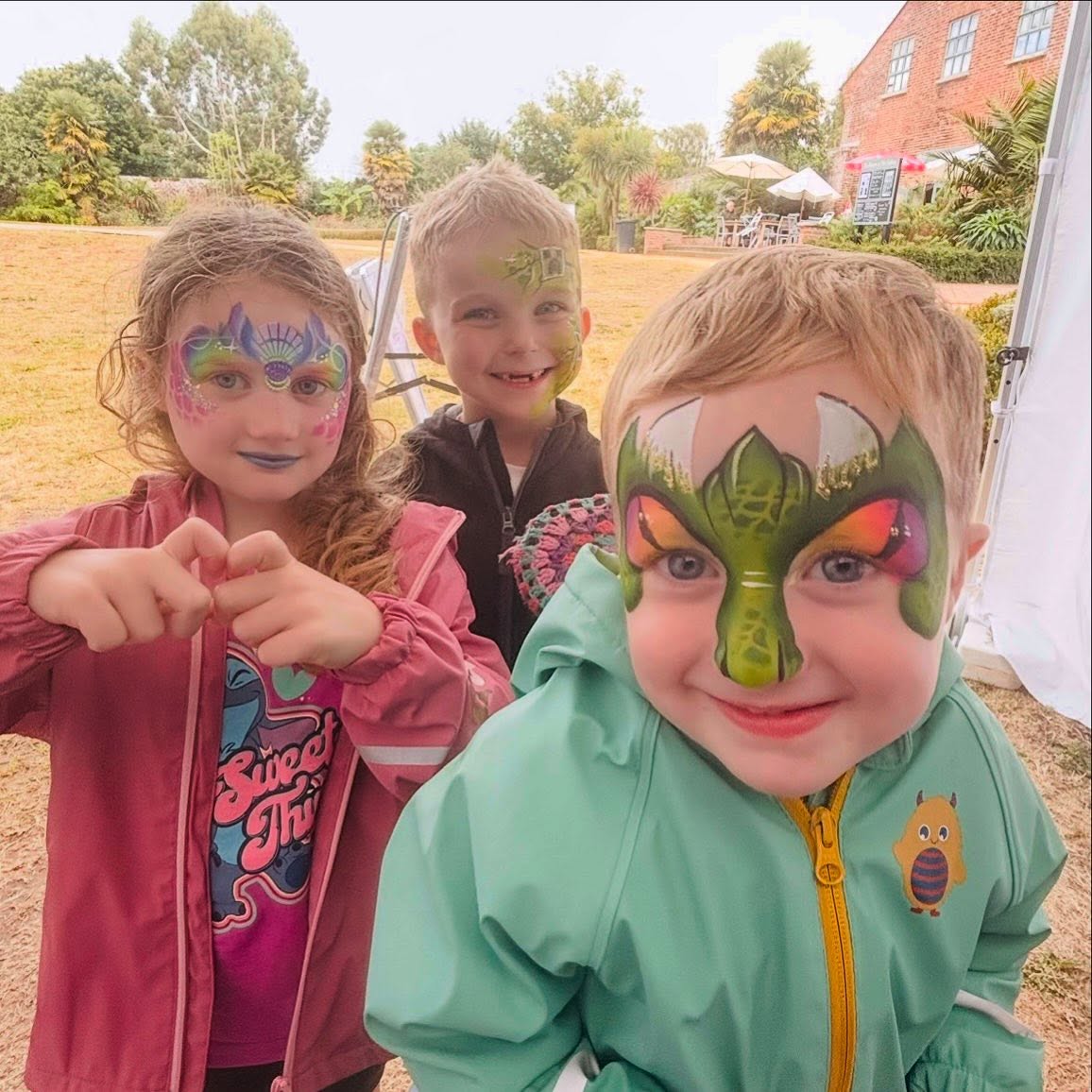 Last few faces of the summer at @uptoncountrypark today 😭🤯☀️ what a fab summer with lots of happy faces. I will be back for Halloween with lots of awesome new designs and some cool surprises too ✨💕 #facepaintingkids #facepaintshare #facepaintingfun #facepaintingideas #facepaintersofinstagram #facepaintingforkids #facepaint