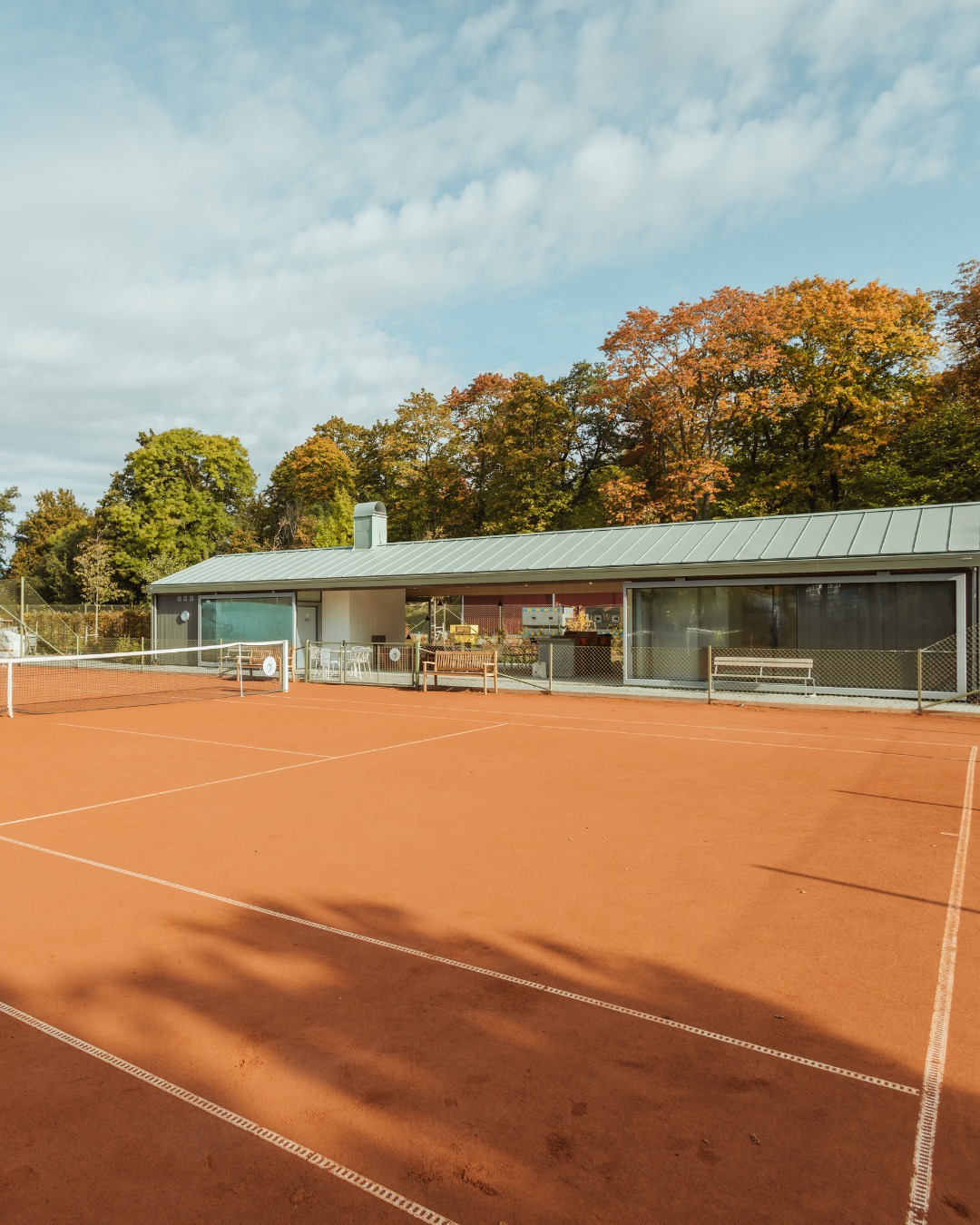 As the season shifts, our courts remain alive with tennis, padel and community at Djurgården Racquet Club.
Members enjoy unlimited play, clubhouse access with sauna and curated activities.
👉 Join the community and apply for membership at www.afamily.club
