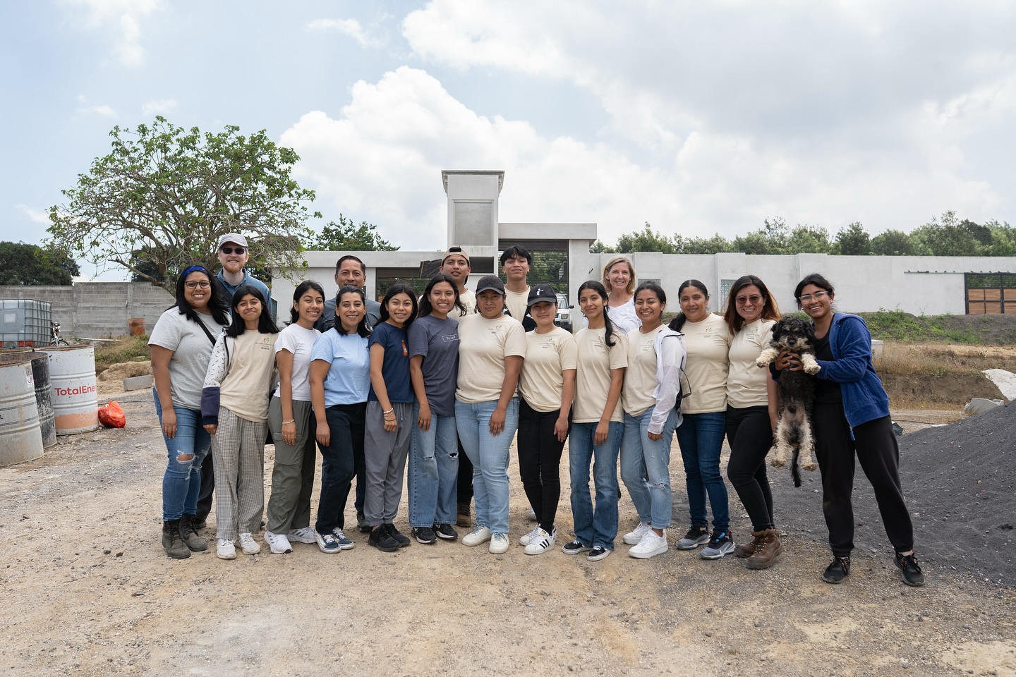 Tuvimos un vistazo al futuro… ¡y fue hermoso!
Este mes tuvimos la alegría de recibir a los jóvenes de Ministerios Buena Vista en House of Grace. La mayoría de ellos están en la misma etapa de vida que los jóvenes que pronto estaremos acompañando en nuestro hogar de transición y programa de independencia. Nuestro equipo ha estado reuniéndose con estos jóvenes cada semana por casi dos años para estudios bíblicos y discipulado. Muchos de ellos están trabajando para dar el paso hacia una vida adulta independiente, así que ¡esta visita fue muy especial!
Mientras caminaban por la casa—soñando, riendo, imaginando cómo sería vivir aquí—fue como ver la visión hecha realidad. Por primera vez, pudimos sentir cómo será cuando este hogar esté lleno de jóvenes creciendo, sanando y preparándose para una vida independiente.
¡Hasta trajeron un pastel y celebramos nuestro primer cumpleaños en la sala común de la casa! Llenaron el espacio de alegría, risas y esperanza. ¡Esperamos que sea la primera de muchas reuniones y celebraciones aquí!
Gracias, MBV, por ayudarnos a ver el futuro con más claridad. ¡Estamos emocionados por todo lo que viene!
We had a glimpse into the future…and it was beautiful!
Recently , we had the joy of hosting the young adult staff from Ministerios Buena Vista at houseofgrace.gt! Most of them are in the same season of life as the young men and women we’ll be serving in our transition home and independence program. Our team has been meeting with these young people weekly for almost two years for bible studies & discipleship. Many of them are working towards launching into independent adulthood, so this was a special visit!
As they walked through the house—dreaming, laughing, imagining life here—it was like seeing the vision come to life. For the first time, we could feel what it will be like when this home is full of young women growing, healing, and preparing for independence.
They even brought a cake to celebrate our first birthday party in the shared living room—filling the space with joy, laughter, and hope for what’s to come!
#HouseOfGraceGT #HogarDeTransición #Guatemala #Jóvenes #ProgramaDeIndependencia #RompiendoCiclos #EsperanzaEnAcción