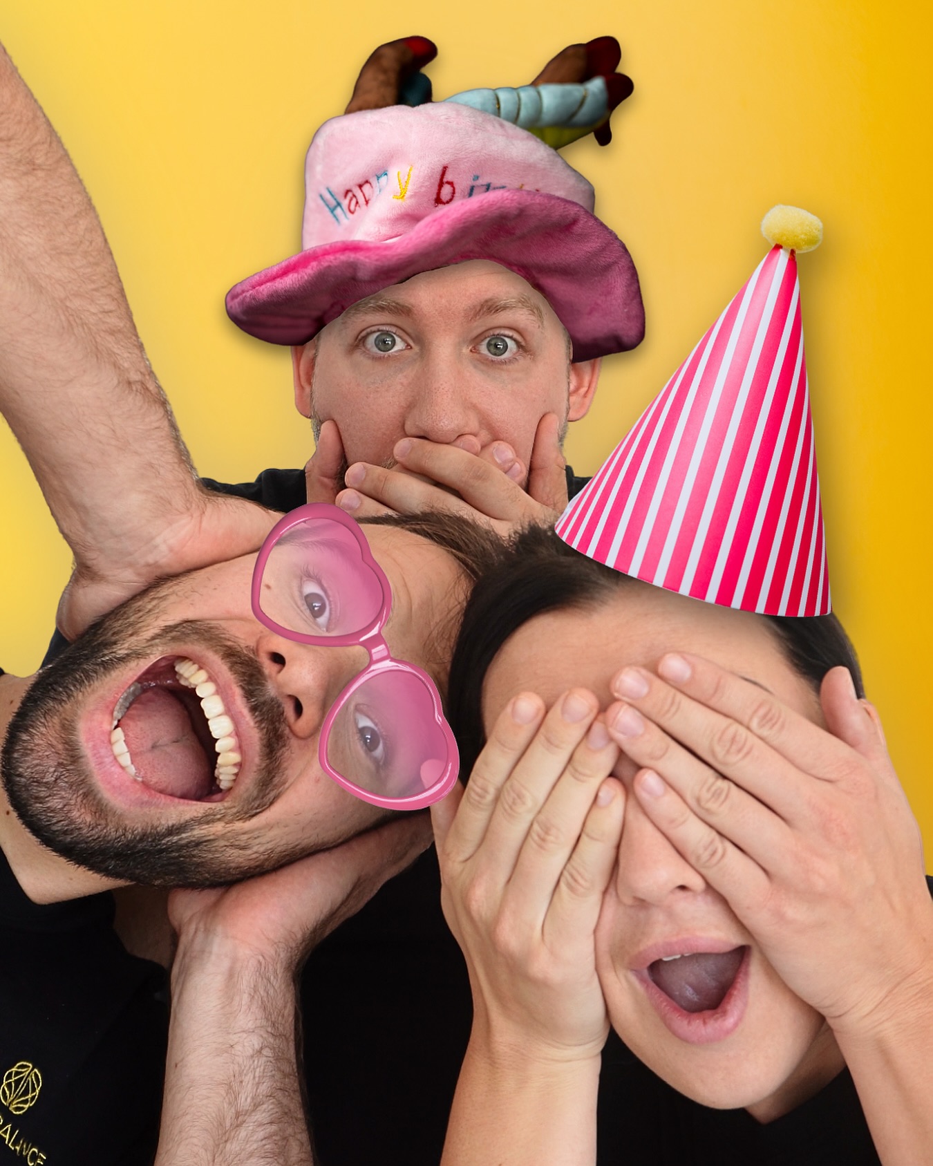 Přátelé, kamarádi…
…my slavíme 2 ROKY 🥳 a je neskutečný, jak to letí.
DĚKUJEME
…za důvěru, kterou v Davida, Kristýnu & Filipa vkládáte
…za podporu našeho rozvoje v Brně i Praze
…za možnost dělat to, co nás baví a naplňuje
…za to, jaké to teď vše je 🙏🏻
Vy nás ale znáte a víte, že chceme vždycky něco (na)víc 📈
Proto makáme, abychom toho mohli nabídnout ještě o špetku 🤏🏻 víc, než jsou naše aktuální fyzio, masážní a trenérské služby.
Jsme strašně rádi, že tohle můžeme.
A děkujeme, že jste u toho s námi ❤️