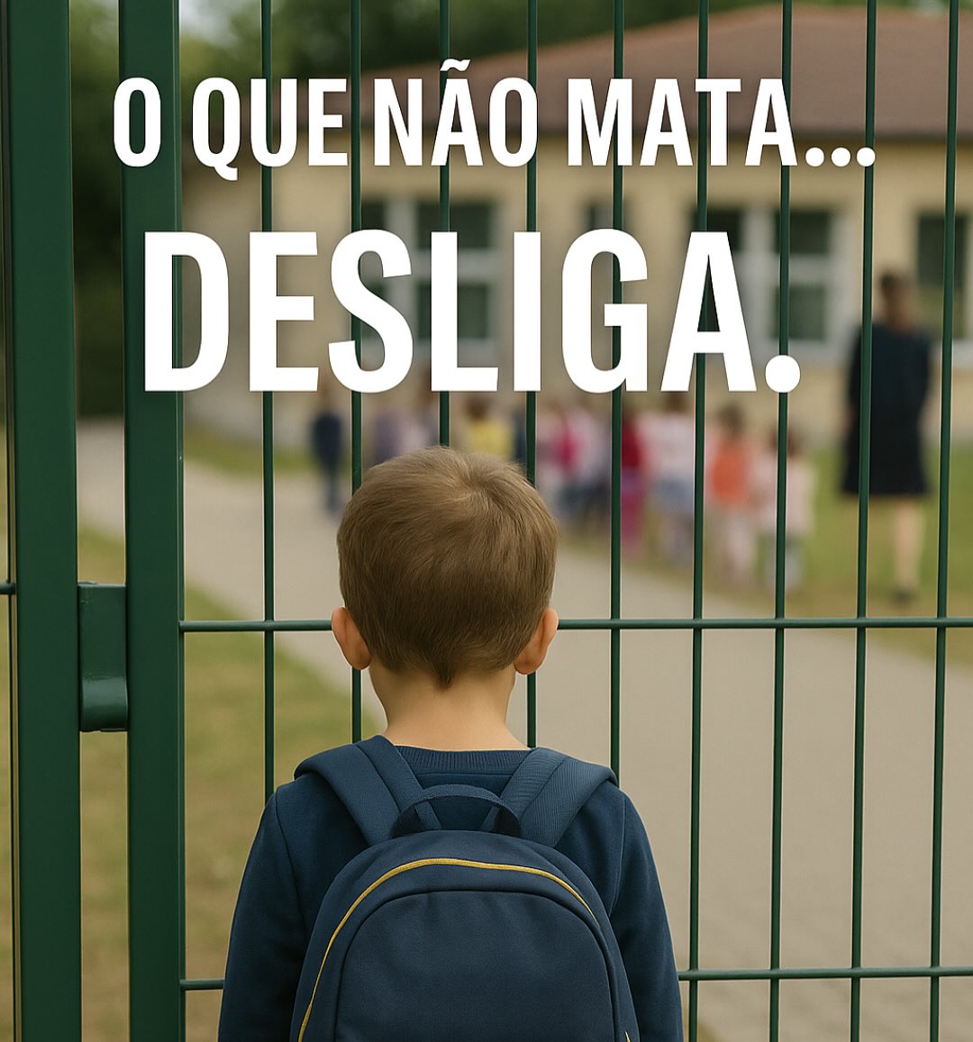 Chamamos de “adaptação” ao que, tantas vezes, são desafios emocionais intensos para a criança.
E aprendemos a aceitar como se fosse inevitável.
Mas e se não for inevitável?
E se estivermos apenas a repetir um modelo que nos ensinaram… sem o questionar?
Este carrossel não é sobre culpa.
É sobre consciência.
Sobre olhar de frente o que herdámos e ter coragem para fazer diferente.
Afinal, nem toda dor educa.
Nem toda separação fortalece.
E nem toda “autonomia” é real… quando a criança está só a aprender a calar o que sente.
A neurociência e a psicologia têm nos mostrado outro caminho.
Um caminho que começa com presença, vínculo e tempo.
Queremos ouvir-te:
Quando pensas em “adaptação escolar”, pensas em habituação ou vinculação?
Conta nos comentários.
E partilha este conteúdo com quem ainda acredita que “é só uma fase”.
As crianças não têm voz no sistema.
Mas nós temos.
Abraço carinhoso. 💛