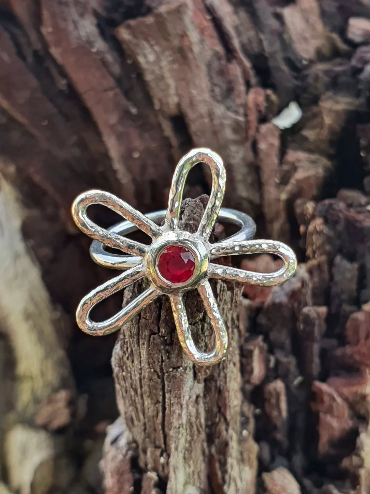 Ruby flower ring 🌸