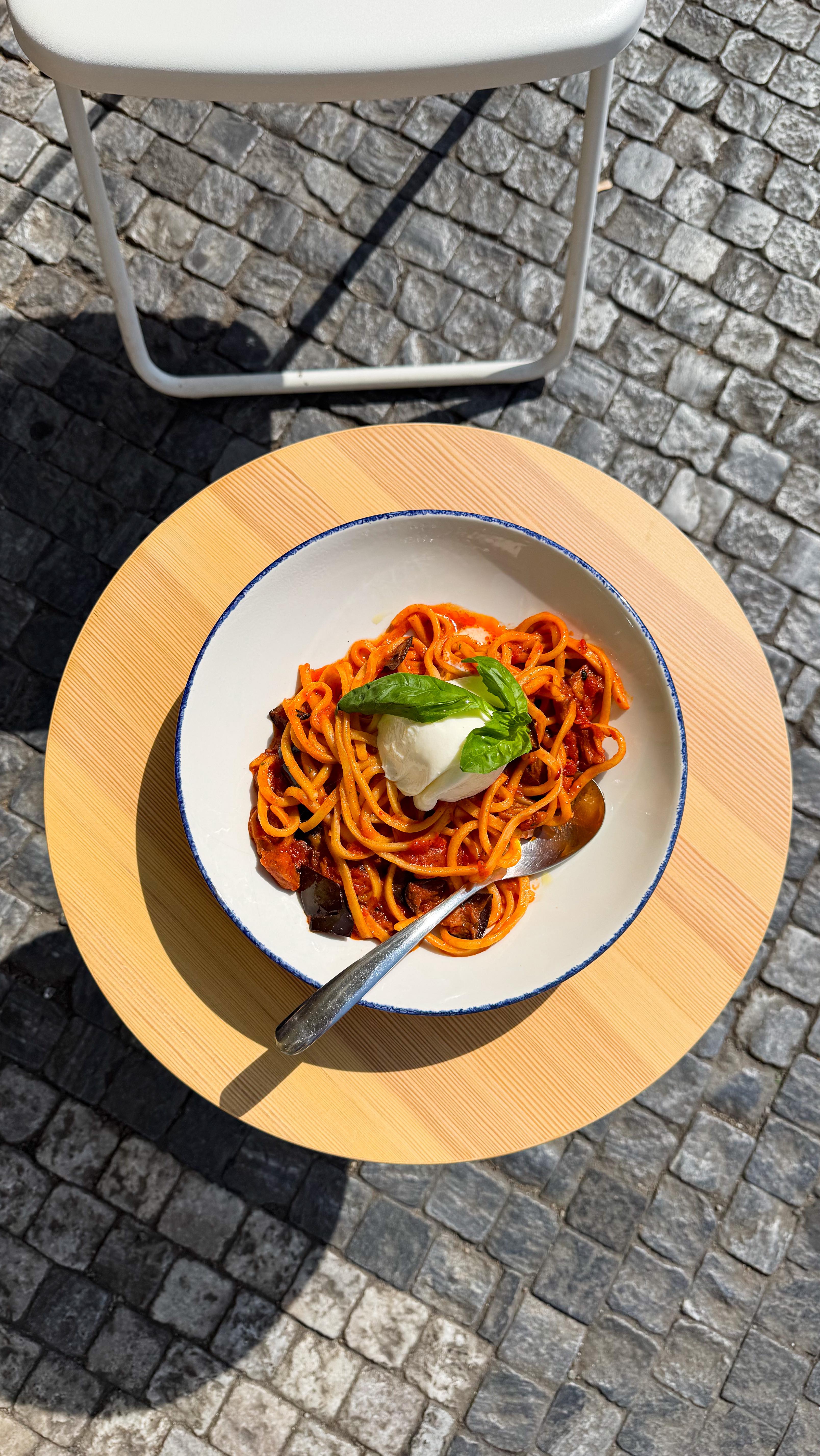 ✨ Troccoli love story ✨
Rajčata 🍅, lilky 🍆, krémová stracciatella 🧀 a pikantní ‘Nduja 🔥 = kombinace, která ti zamotá hlavu i chuťové pohárky. Přijď ochutnat a dej lásce k těstovinám novou dimenzi. ❤️🍝 #amunì_praha #praguerestaurant #italianrestaurant #italianfood #pizzaprague #pastaprague