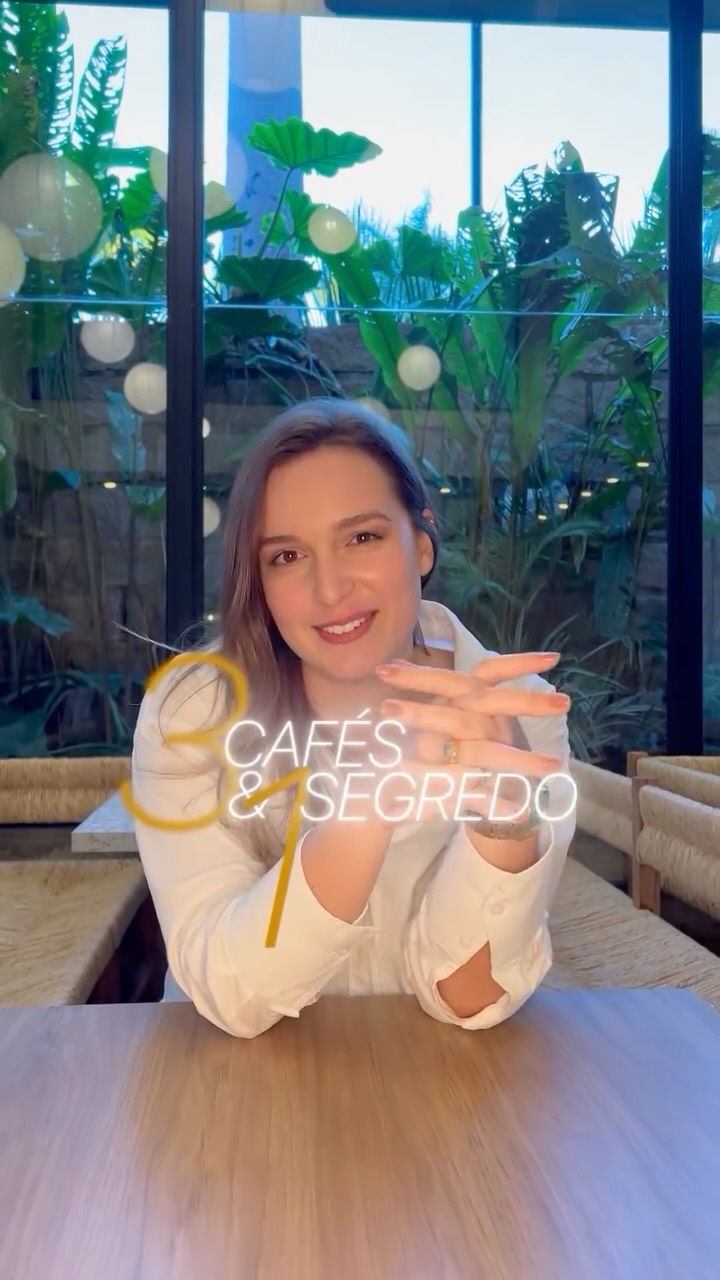 Encerramos a série 3 cafés e 1 segredo! E agora posso revelar o que esteve presente em todos eles, do começo ao fim.
O segredo é a identidade.
Ao longo dessa série, o que mais me encantou foi perceber como cada um desses espaços expressa algo único, não apenas na estética, mas na forma como nos fazem sentir.
Quando um lugar te marca, é porque ele tem identidade. E é isso que transforma um projeto em experiência.
E você, sentiu isso também? Me conta aqui nos comentários, quero muito saber o que achou dessa série!
#arquiteta #arquitetura #cafeemblumenau #cafeteria #projetodearquitetura