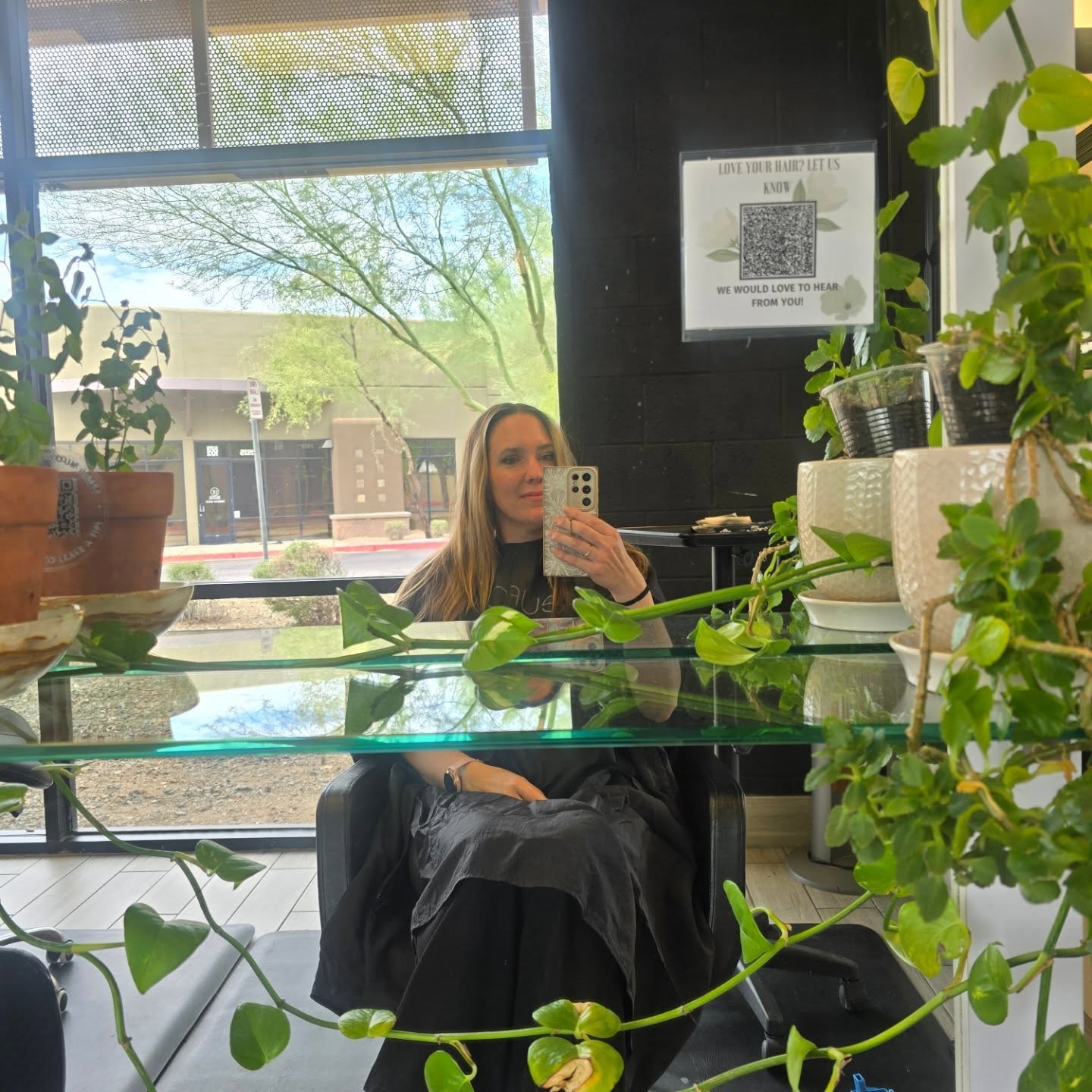 As a salon owner you would think I would get services all the time but in reality there is never time to stop and actually enjoy and feel like a client. Joy, thank you for spoiling me today and reminding me what that feels like. I felt like a princess! Love you! 💕 @joy_does_hair
#salonowner #aveda @aveda #Phoenixsalon #glendaleaz ##peoriasalon