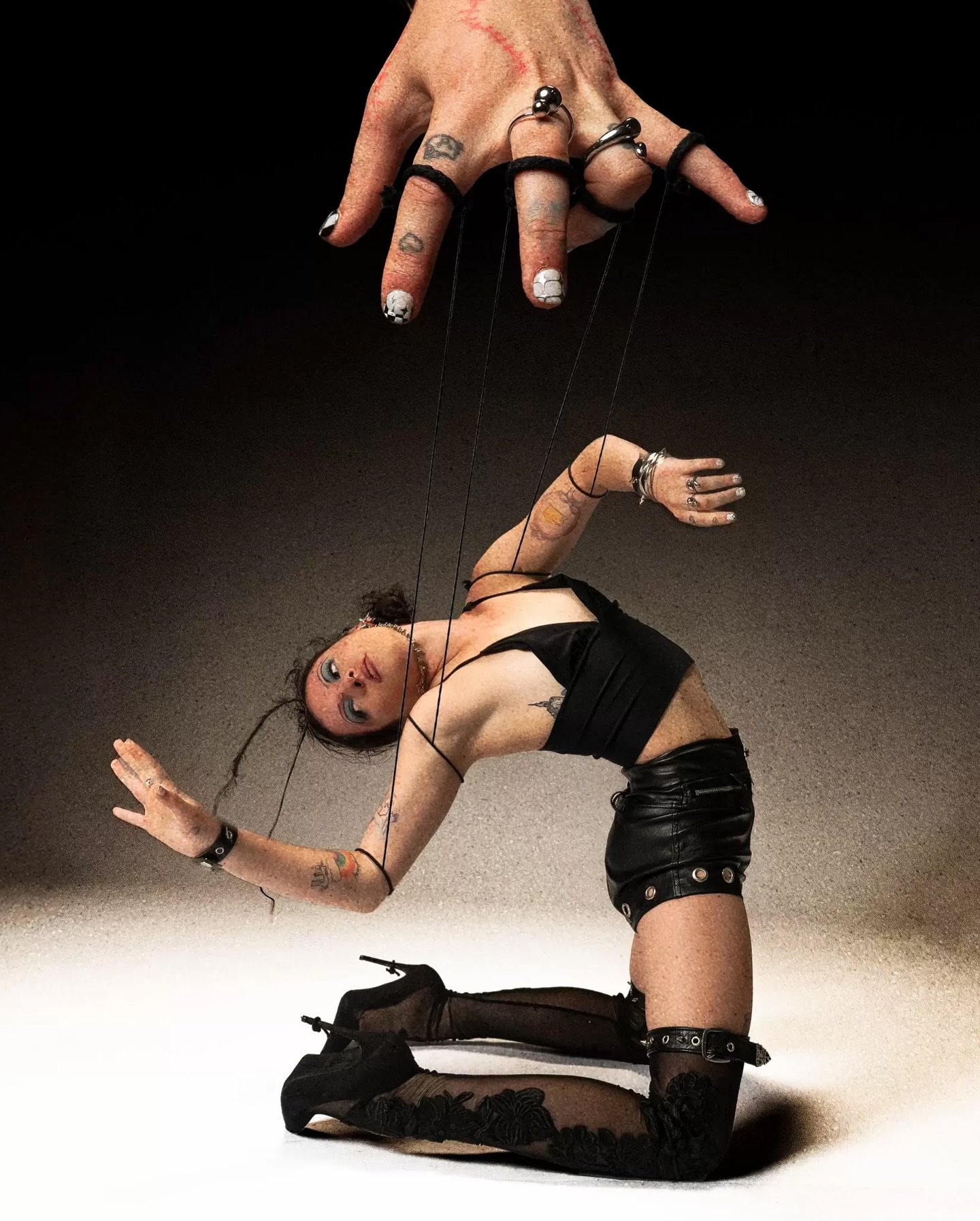 Can’t chat, I’m a bit tied up right now 🪢
Photographer: Wavy Angel @wavyxangel
// Wardrobe Stylist: Courtney Davila @courtstylist // Makeup Artist: Amreen Bean @beanthemua // Model & Contortionist: Milica Hutnik @candyslasher // Nail Artist: Tatiana Calderon @tatidoesnailss
Milica wears:
Top: @byombare
Shorts & Boots: @llllllives
Necklace & Rings: @luvchainzz
Published by @flanellemagazine
#fashioneditorial #wardrobestylist #stylist #fashionstylist #editorialstyling #edgyaesthetic #fashionstylistlosangeles #losangelescreatives #fashionphotoshoot