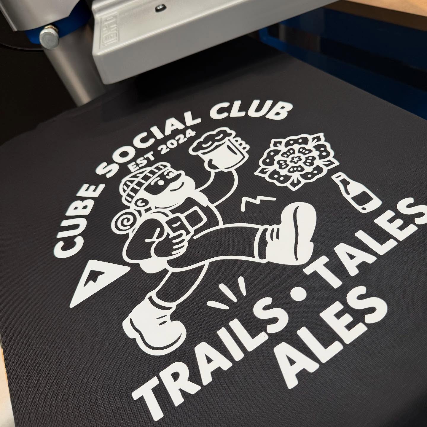 These were fun to do, but of vinyl to trial out a new design for @cubebarbersbingley, we think it looked great!
.
.
#autumn #winter #stanleystella #wearstanleystella #clothing #tshirts #clothing #printers #decorators #silkscreen #screenprinting #ink #colour #print #embroidery #directtofilm #directtogarment #product #garment #tshirt #hoodies #screenprintinglife #walking #vinyl