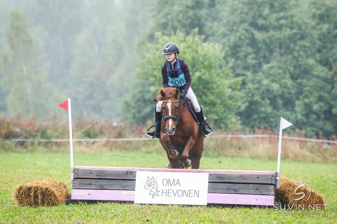 Emppu ja Aatu nappasivat upean kakkossijan Candy Cupin finaalissa 🔥
Ollaan superylpeitä 😍
@emppuu_equestrian
@happyrider.fi
#arrow
#candycup
Kuvat: @suvinnet