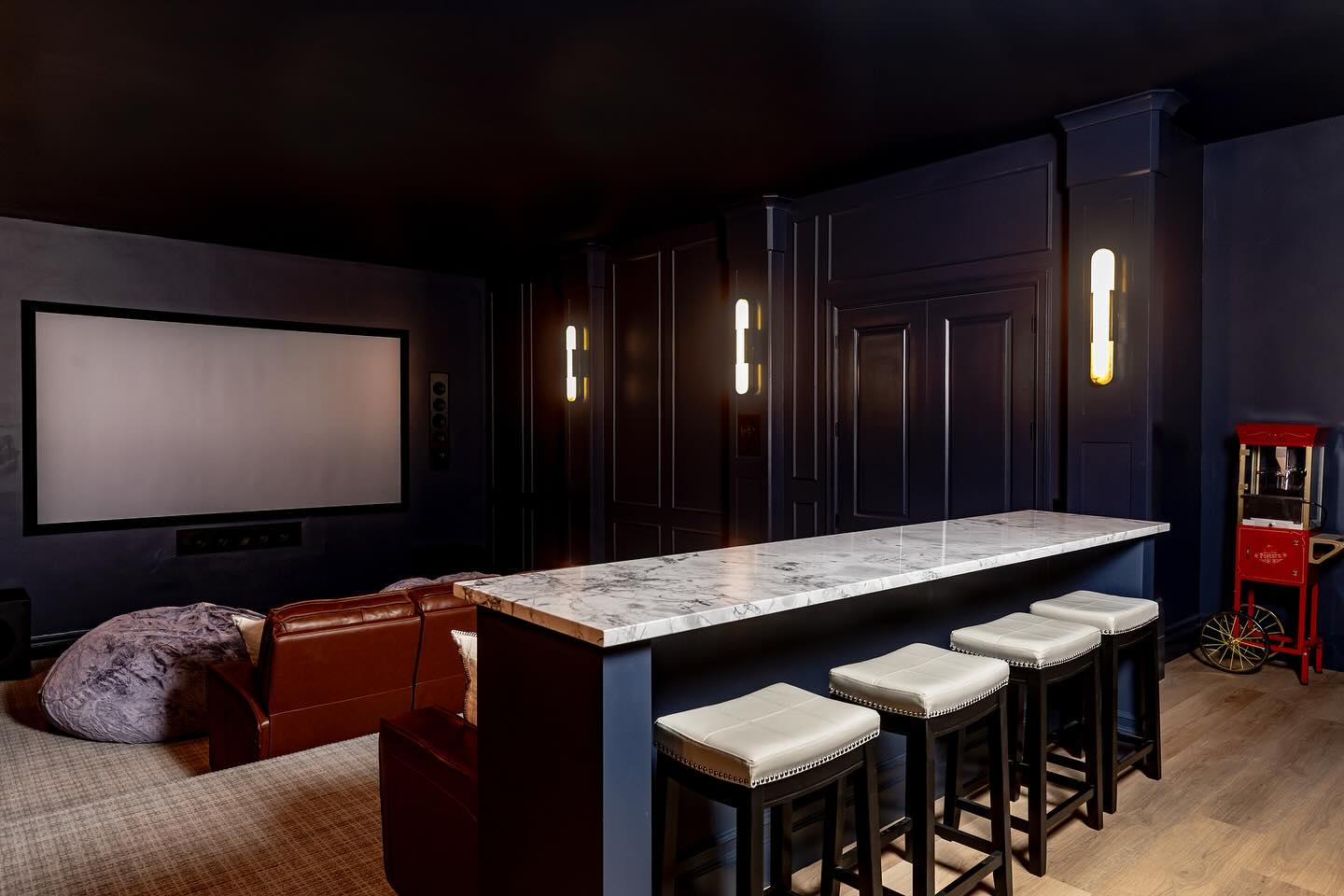 Moody, cozy, and game-day ready!
This basement was designed with layers of rich tones and gorgeous statement lighting to make it the ultimate retreat. Whether it’s Saturday football or a family movie night, this is the kind of space that makes you want to curl up, grab a blanket, and stay awhile.
#BasementGoals #MoodyInteriors #StatementLighting #GameDayReady #InteriorDesign #CozyVibes #SaturdayFootball #DesignThatFeelsLikeHome #TimelessDesign #movieroom #theaterroom #theatre #moody #moodyblues #interiors #interiordecor #interiordesigner