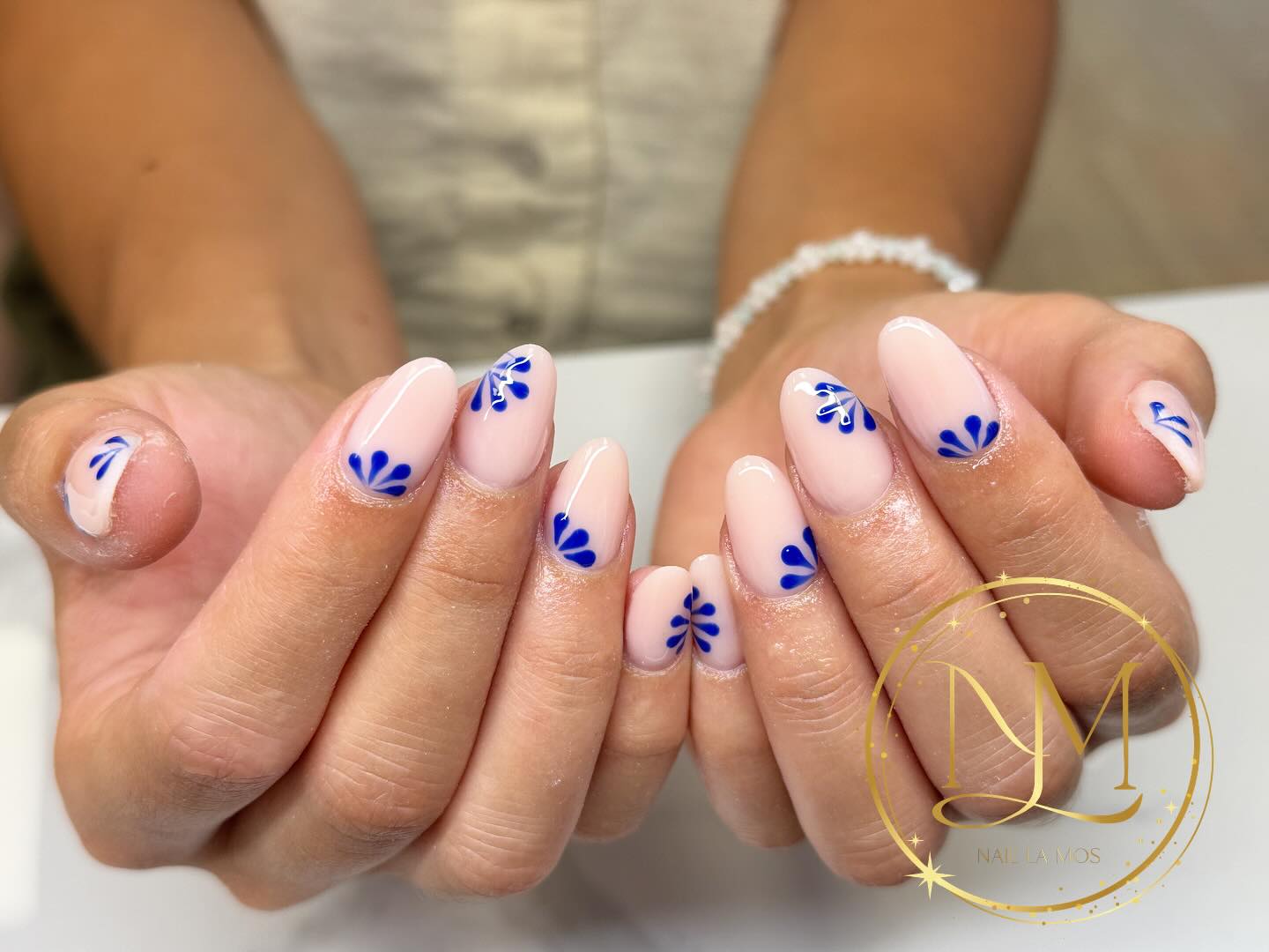 Zwei Wochen geöffnet 💕 und schon so viele wunderschöne, besondere Nägel kreiert ✨
Danke für euer Vertrauen – kommt gerne vorbei, damit wir gemeinsam neue Traum-Nägel zaubern 💅🌸
#nageldesign #gelnägel #nailart #nagelstudio #beautyvibes #nailsinspo #fyp #trendingnails #fashionnails #nailslove #nailsoftiktok #nailsofinstagram #luxurynails #selfcare