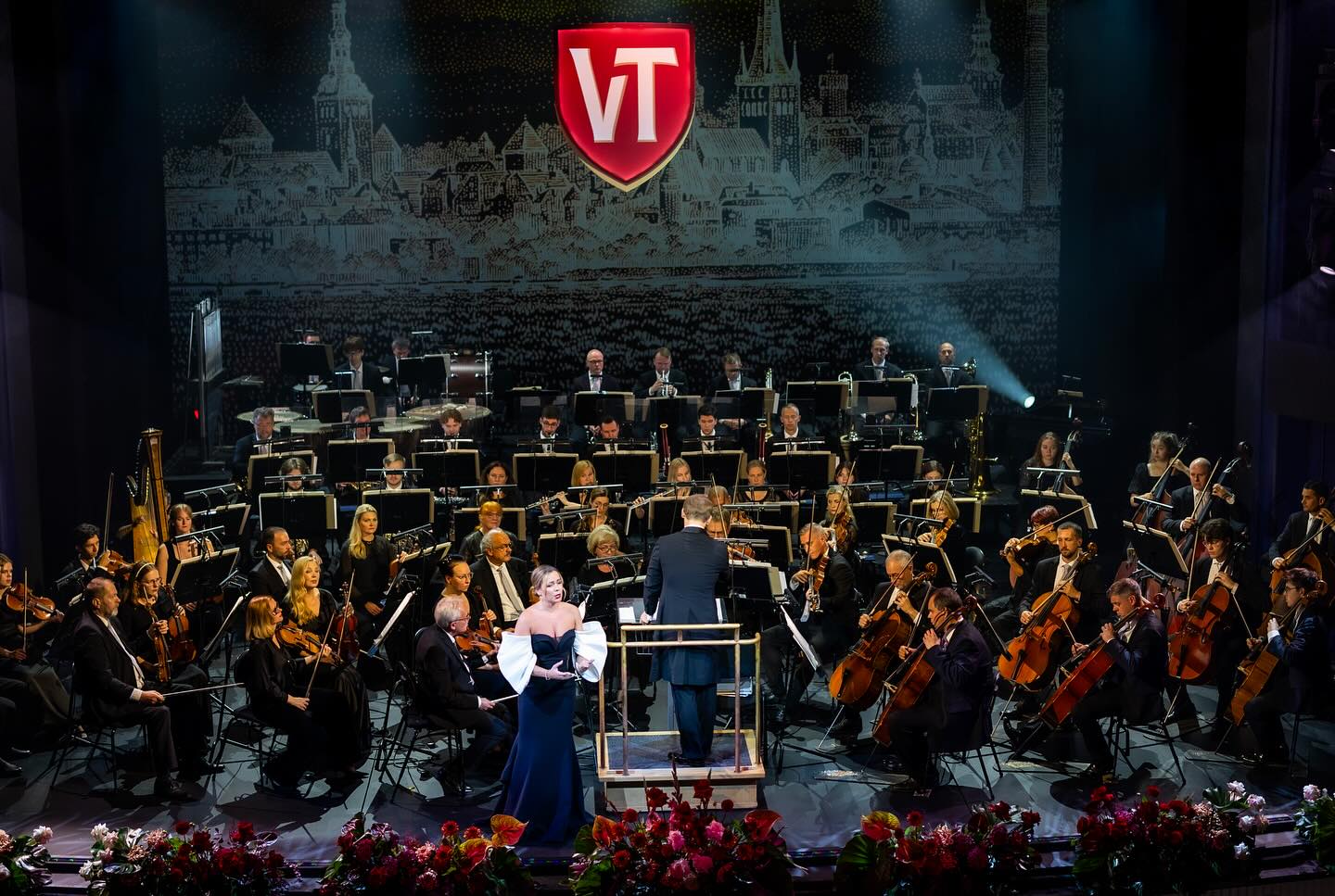 It was a real honour to be part of the @vanatallinn_official Gala, opening the 120th jubilee season of the @estoniannationalopera with my wonderful colleagues and friends! I look forward to returning to Estonia very soon for the next performance of La Bohéme at Theatre @vanemuine!
📷 @erlendstaub
#opera #operasingersofinstagram #estonian #singer #estoniangirl #soprano #gala #concert