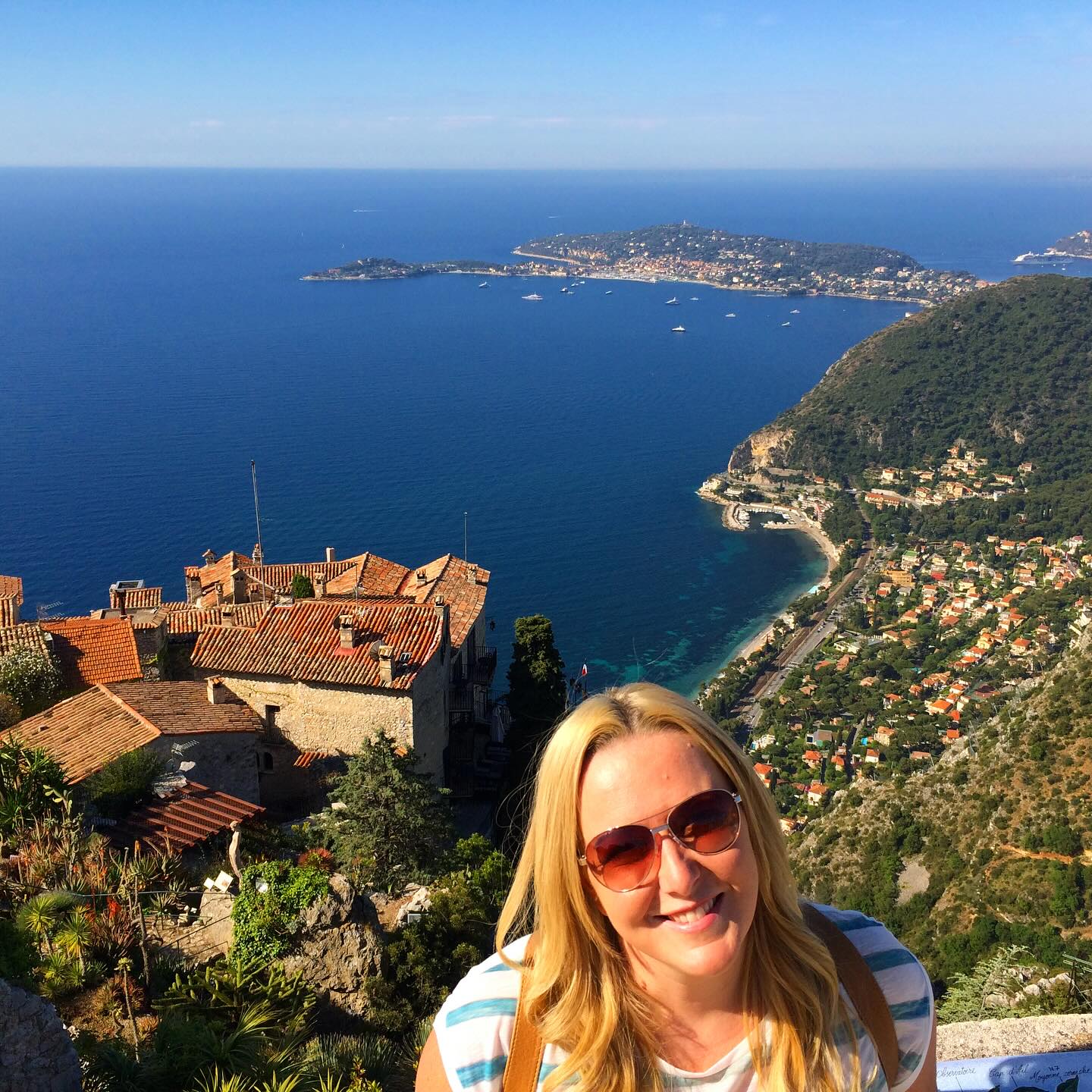 Bonjour mes Amis! C’est moi, Amy! The face behind Rue Bellevue, doing what I love best, enjoying France 🇫🇷 ☀️🤍
Granted this photo was taken a few years ago, so in the meantime when I’m not exploring France, I love to make relaxing videos showcasing this beautiful place! I hope you enjoy them too xo
#ilovefrance #beautifulfrance #francophile #ruebellevue #eze #ezevillage #frenchriviera🇫🇷🌴☀️ #frenchrivièra #cotedazurfrance🇫🇷☀️