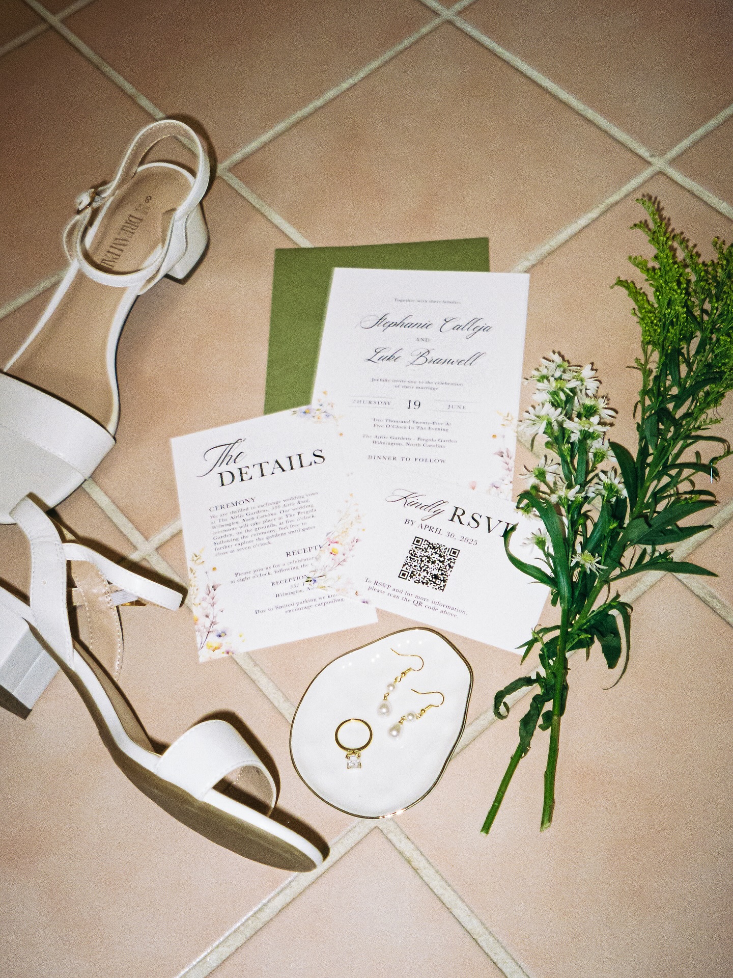 Part 1 of my favorite moments from Stephanie and Luke’s magical June wedding day ✨
(Sorry not sorry for the Instagram catch up I’ll be playing over the next several weeks, I have so much I can’t wait to share with you 🫶🏼)
Planner - @slovesplanning
Ceremony Venue - @airliegardensweddings
Florals - @amongthewildflowersfloral
Videographer - @willowtreememories.nc
Ceremony Rentals - @seasidepartyrentals_
Hair & Makeup - @goldengirlsims
#raleighweddingphotographer
#wilmingtonweddingphotographer
#eastcoastweddingphotographer #northcarolinaweddingphotographer
#ncweddingphotographer
#airliegardens #airliegardenswedding