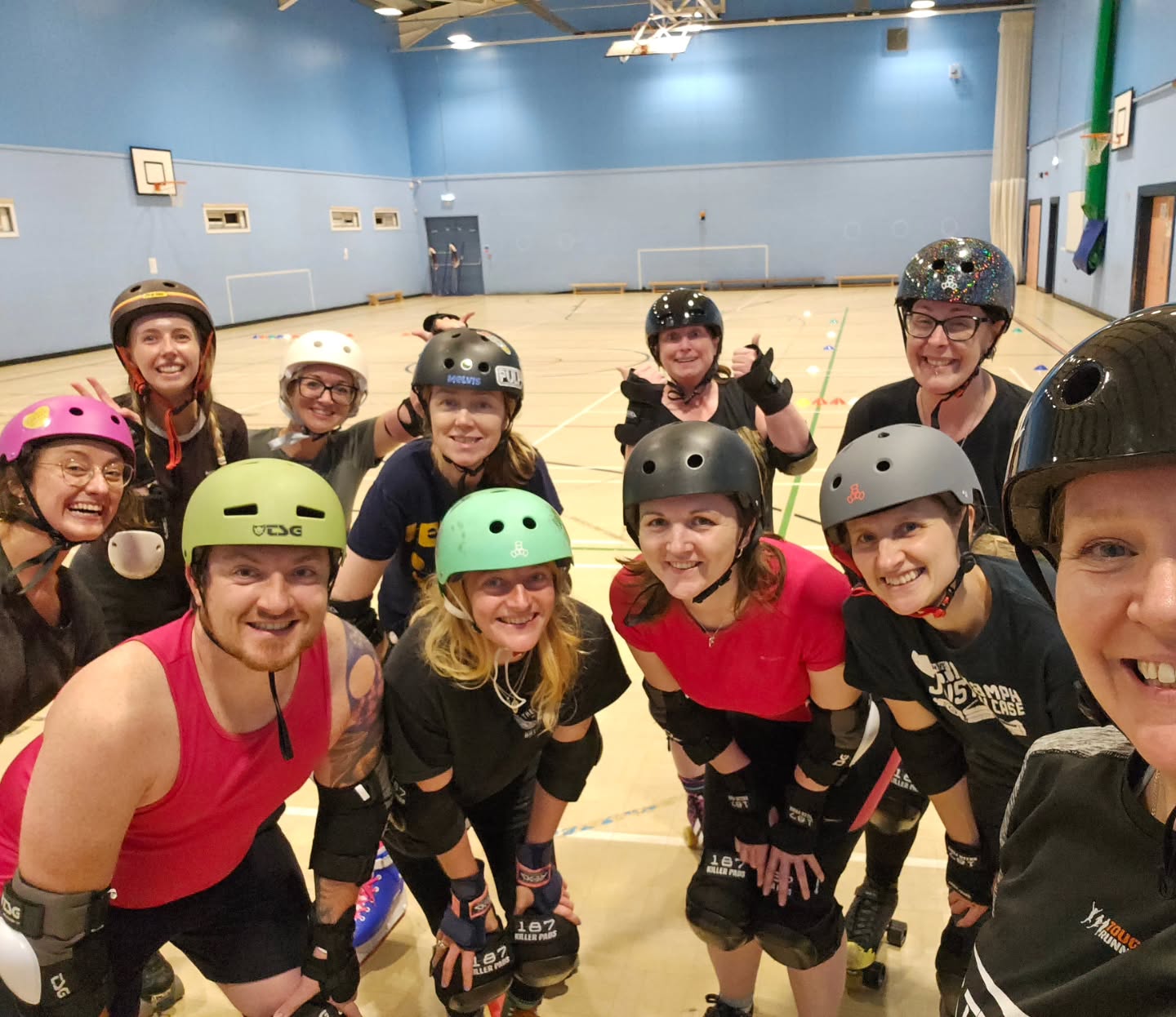 We're back baby!
After 2 weeks off, I thought it prudent to get back into it with a lovely little chilled skills and agility session. I figured it would be relatively low impact and a nice easing back into it...
Man, I am a sweaty mess now! 😂😂
This lot were brilliant! They really threw themselves into it and tried some new things - especially our new faces - they showed some amazing bravery and just went with it and nailed it!
Oh, and cone fear as a very real thing! 😂
I love sessions like that where everyone gets fully involved. Well done, gang!
Join us next week for more sweaty fun! Www.skatefitness.co.uk to book your slot.
I love Thursdays ❤️
#skatefitness #fitnesscanbefun #swansea #sweatyeyebrows #cardio #sweatyeyebrows #endurance #ilovethursdays #literallydead