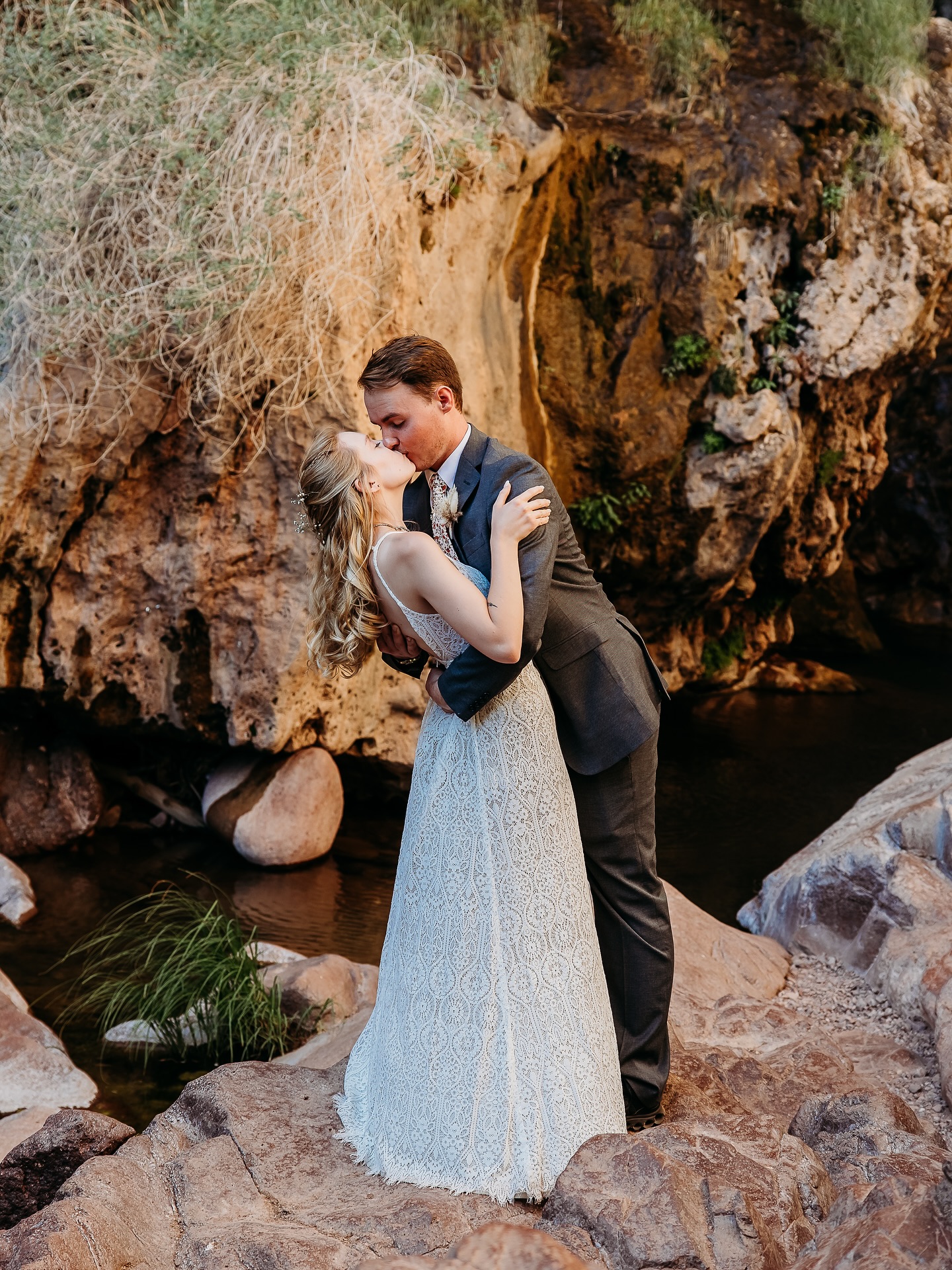 Surrounded by the breathtaking Red Rocks of Sedona & this beautiful couple✨
.
.
#photography #kategrutskyphotography #phoenixphotography #phoenixphotographer #photooftheday #phoenix #arizona #arizonaweddingphotographer #azweddingphotographer #wedding #weddingphotography #weddingday #weddingphoto #couplegoals #couplephotography #couplephotoshoot #coupleportrait