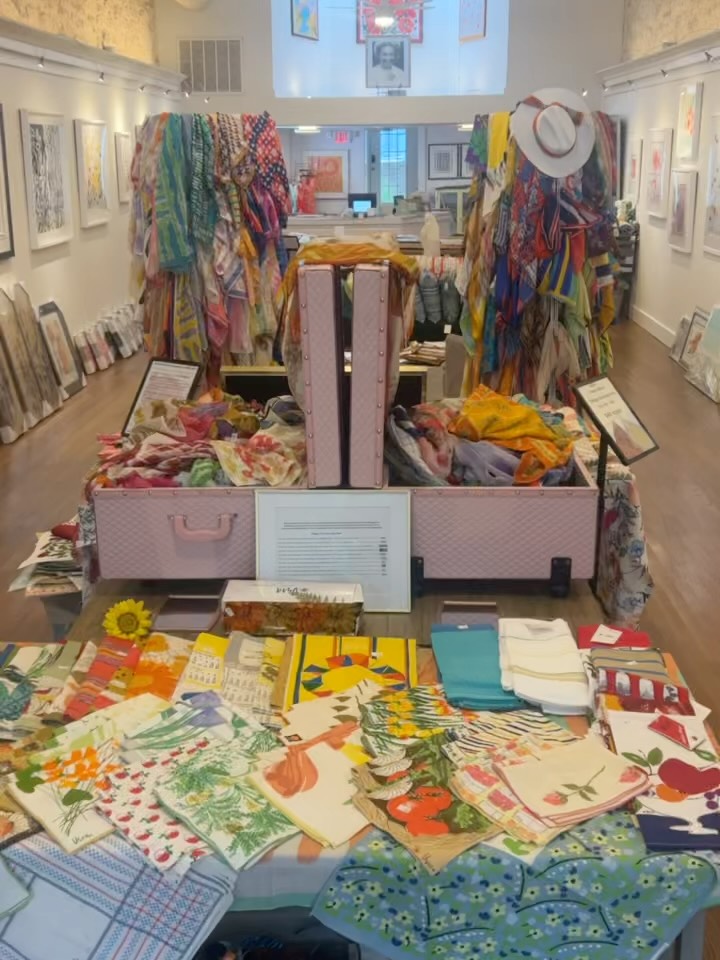 Sidewalk Sale! (But it’s raining)
Come shop new(ish) and vintage Vera home goods this holiday weekend. Table top, bed and bath, rugs, pillows — and, of course, scarves and art.
Even if you’re not in the market for anything, just come and say hello!
#vera #veraneumann #art #home #decor #sidewalksale #icon
