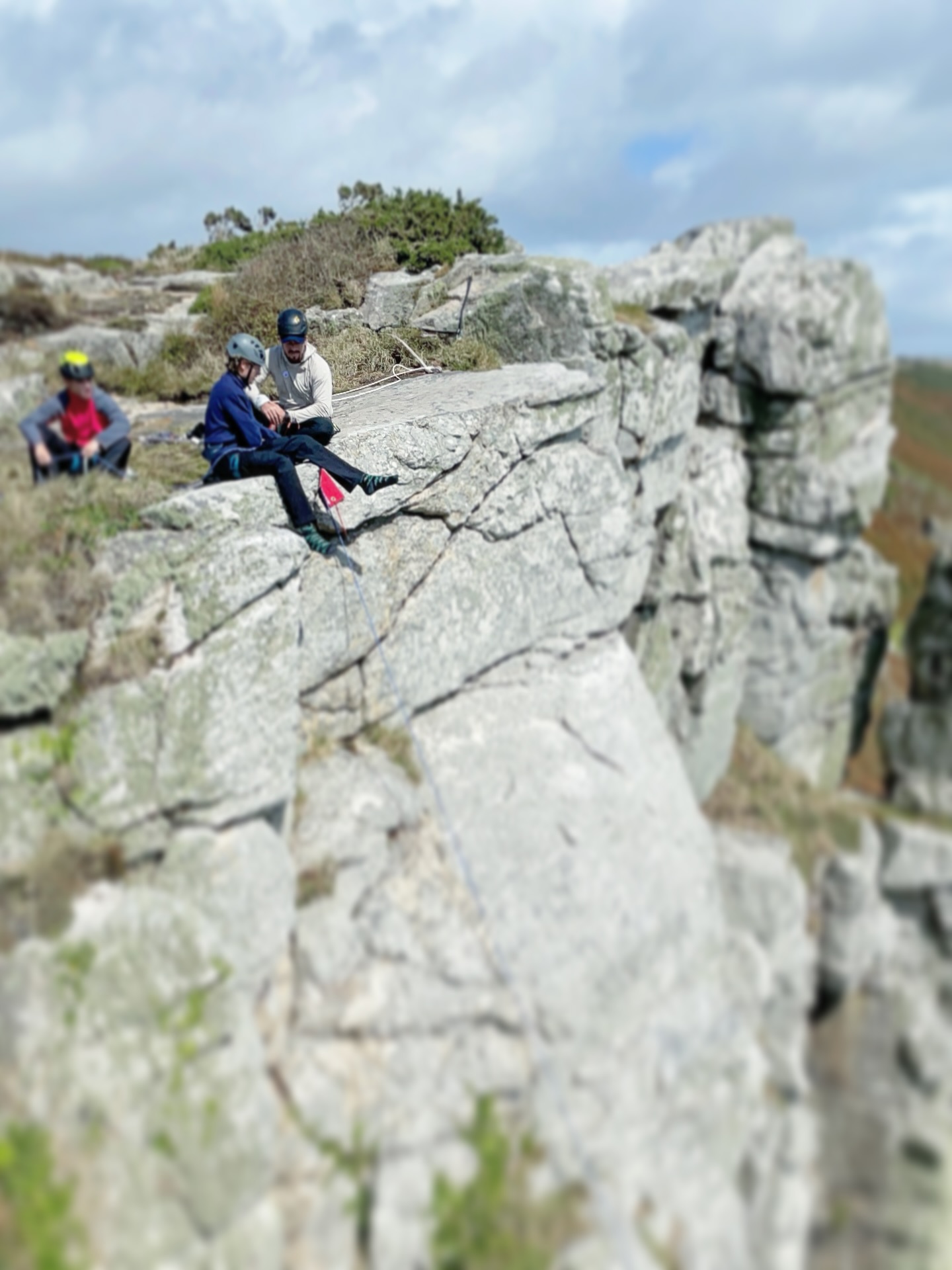 Last day at Trewavas for a wee while, advancing along the crag to have some fun on the routes less used for groups. Using a top rope system meant the group could top out, but also re-learn how to use an Italian hitch and benefits of / against. Resilience, perseverance and support won the day when they took on Avalanche and it was great seeing them band together. Next gen of rock climbers coming up swiftly! #rockclimb #rockclimbing #climbers #climb #climbing #climbon #climber #climberslife #climbersofinstagram #mountains #lifestyle #adventure #explore #exploreuk #thingstodoincornwall #challenge