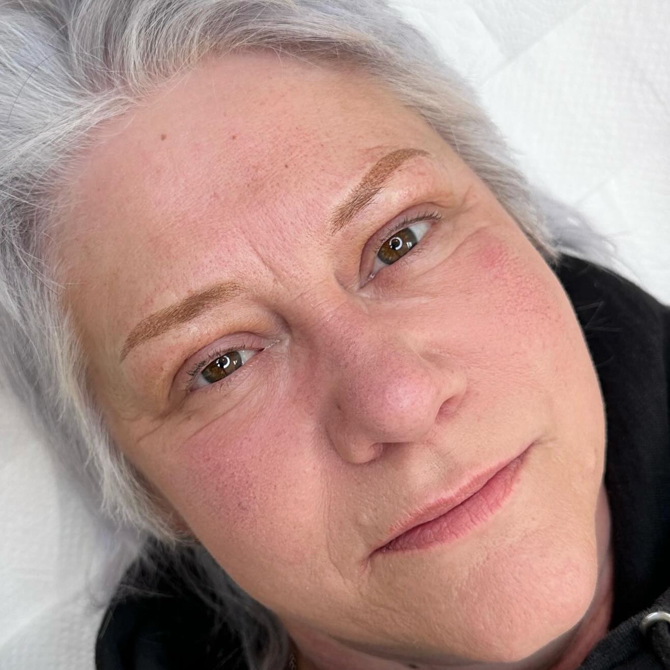 Jadana has just completed her very first set of soft ombré cosmetic brows in clinic!
After completing her intensive training with Katie from @alpine.aesthetics.pmu , we couldn’t be prouder of the gorgeous, natural results she’s achieved. This is only the beginning! stay tuned over the coming weeks for more photos of her beautiful work! ✨
So proud 👏