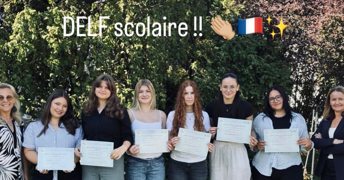 Alle bestanden! Wir gratulieren den DELF Absolventinnen zu ihrem Erfolg! Das Diplom des französischen Bildungsministeriums besitzt lebenslange Gültigkeit! Félicitations!