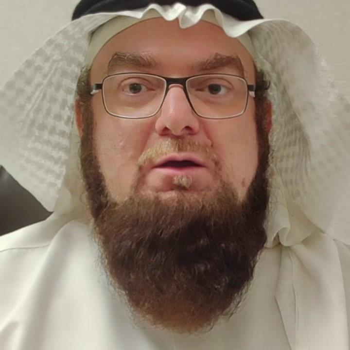 صداع يصفه من يعاني منه أنه أقسى من الولادة ومن كسر العظام معًا 😲
إنه الصداع العنقودي – Cluster Headache…
الصداع الذي يستحق لقب "صداع الانتحار".
⚡️ نوبات قصيرة لكنها متكررة بشكل يومي، توقظ المريض غالبًا من النوم.
👁 الألم يتركز خلف العين أو حولها، كأنه خنجر يغرس في الجمجمة.
💧 يترافق مع دموع غزيرة، انسداد أو سيلان الأنف، واحمرار شديد في العين.
اضطراب نادر… لكنه يترك المريض في صراع مع أكثر أنواع الصداع وحشية وقسوة 🚨
🎥 وفي الفيديو المرفق يشرح د. إسماعيل البابللي استشاري المخ والأعصاب أعراض هذا الصداع بالتفصيل.
