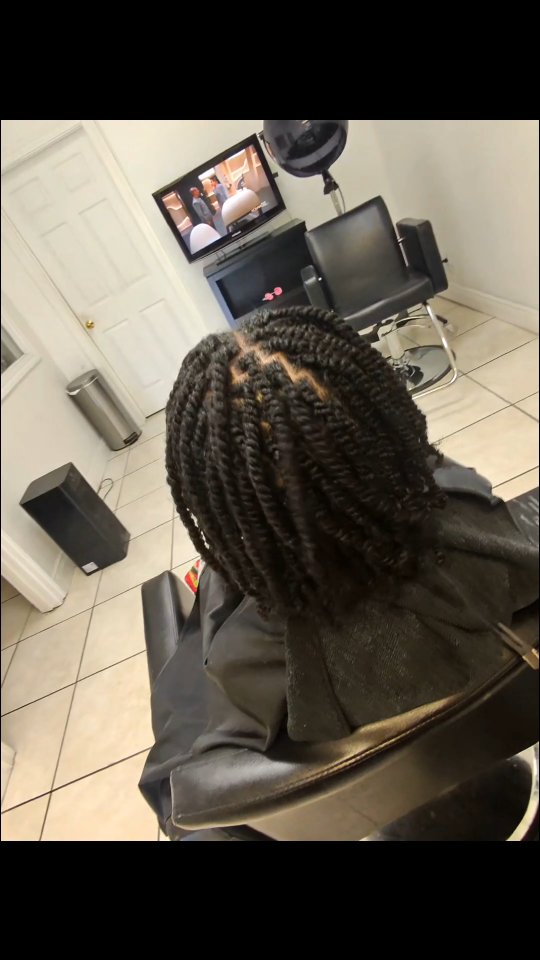 You can never go wrong with 2 strand twists.
#2strandtwists #twists #naturalhairstylistgulfcoast #naturalhairstyles #protectivehairstyle #blackgirlmagic #mobilealstylist #mobilealnaturalhair